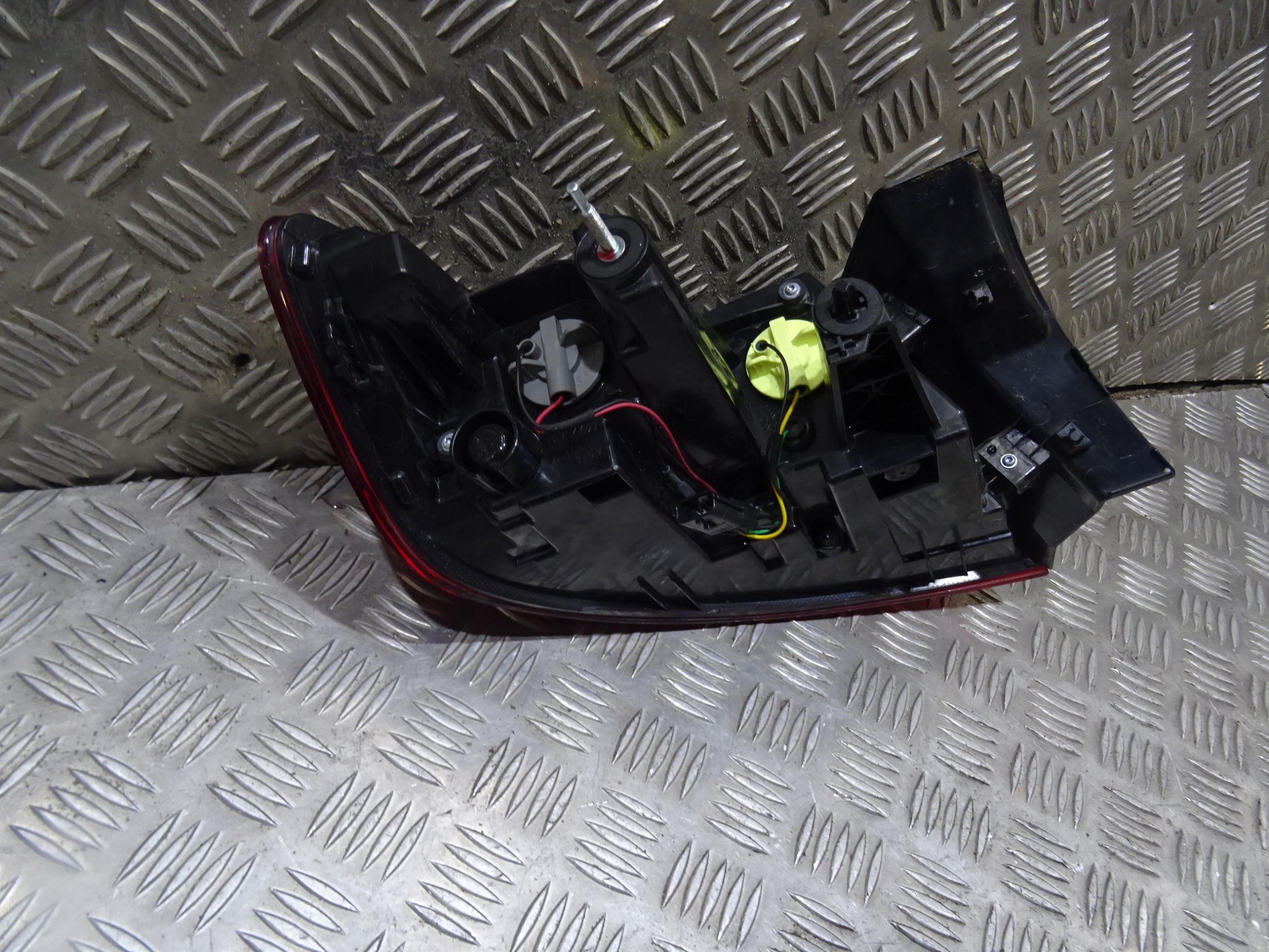 RENAULT ARKANA RS-LINE PRAWA TYLNA LAMPA IDEALNA Typ samochodu Samochody osobowe