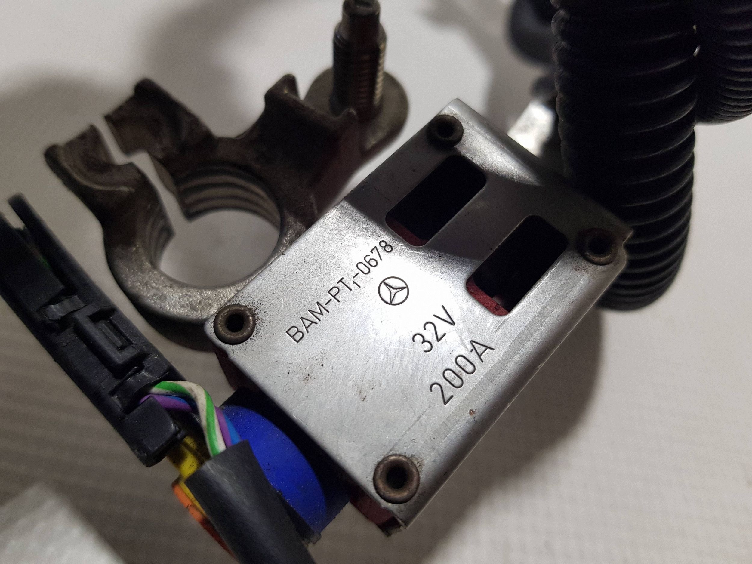 pyrotechnic clamp plus MERCEDES W207 W204 cable battery
