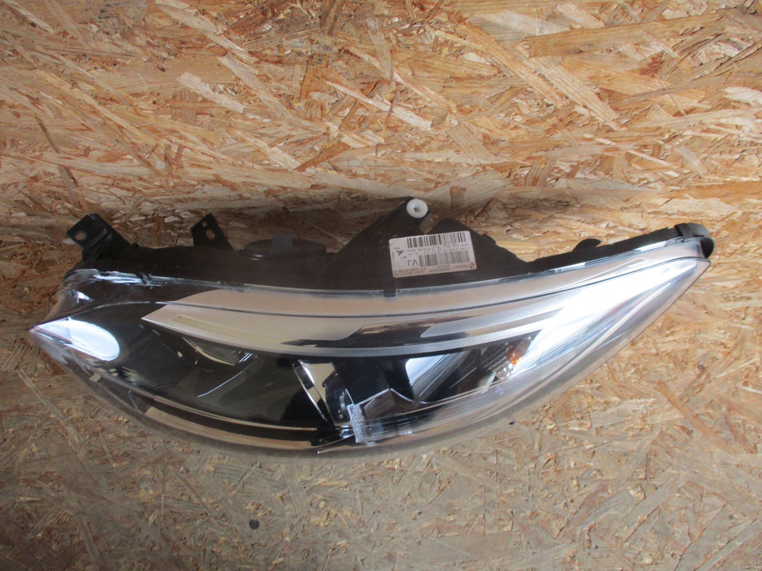 light front front left RENAULT CAPTUR and