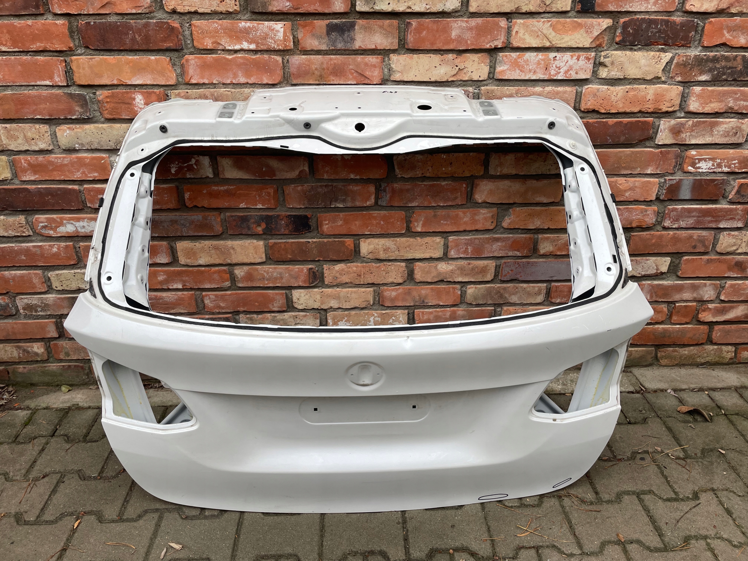BMW 2 F45 КРИШКА ЗАДНЯ ПОЗНАНЬ