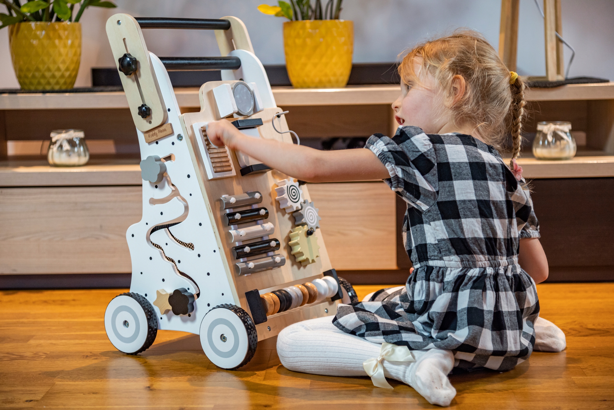 Drewniany chodzik interaktywny pchacz Dla Dzieci KiddyMoon WK-001 Marka KiddyMoon