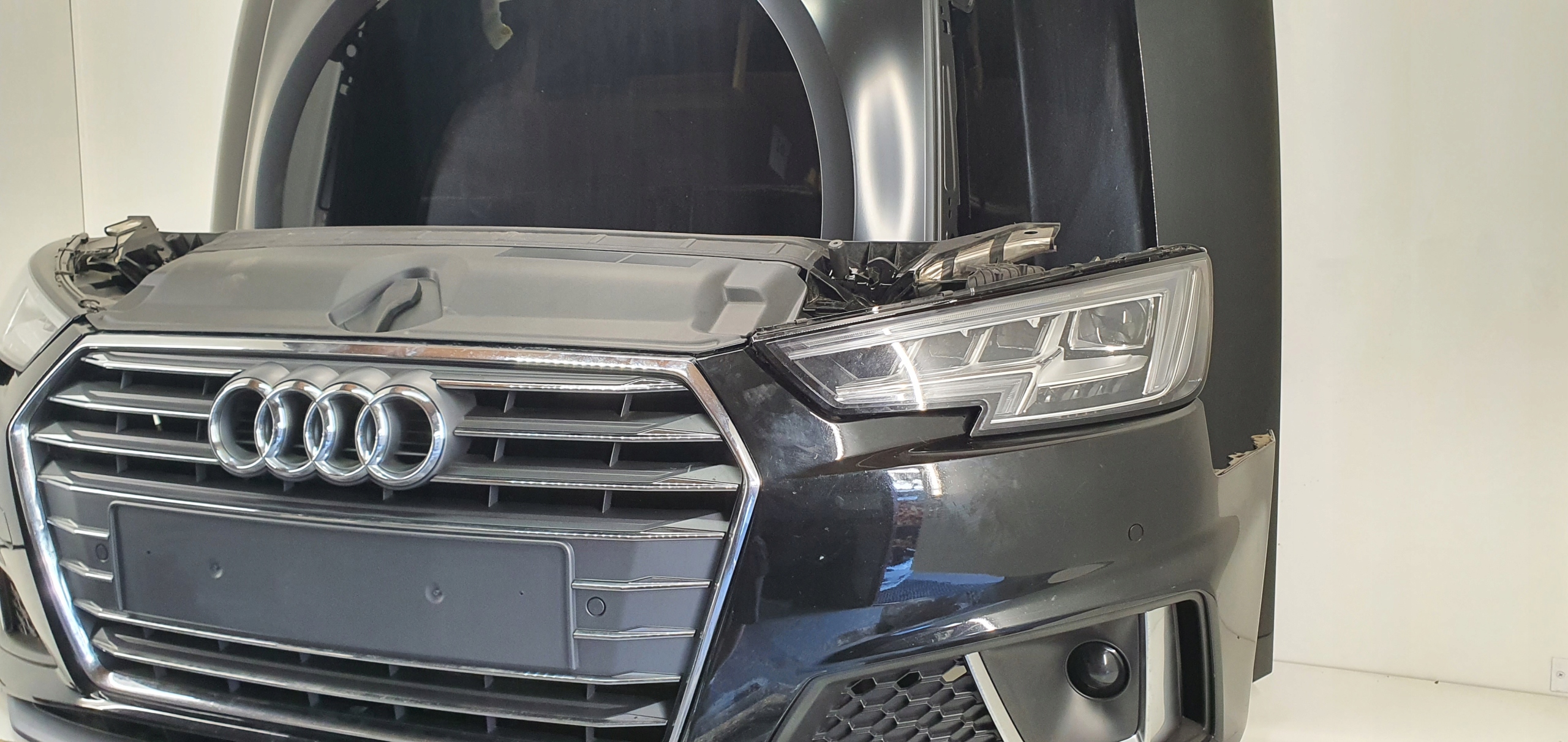 AUDI A4 B9 8W 16- COMPETITION PLUS KOMPLETNY PRZÓD Producent części Volkswagen