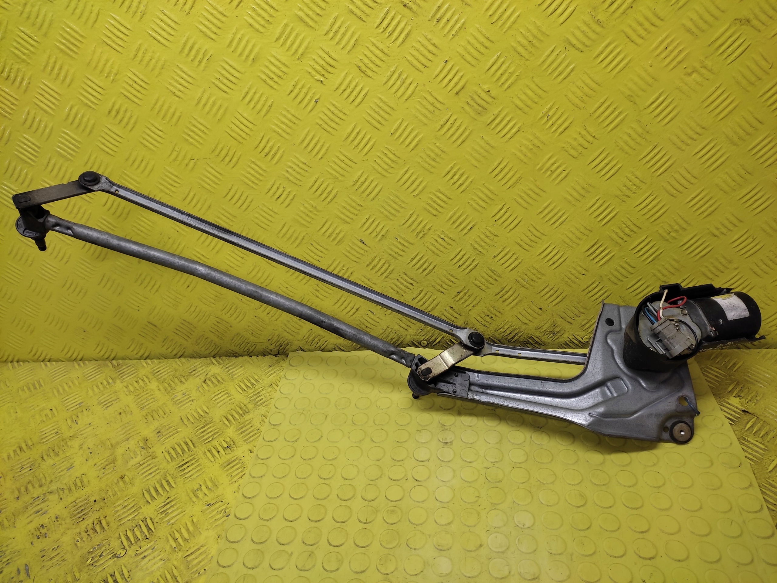 RENAULT MEGANE COUPE wiper mechanism front