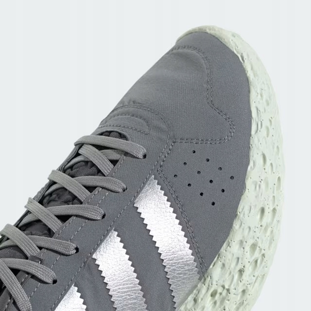 Sportovní běžecké boty Adidas Zponge JH8111 vel. 43 1/3