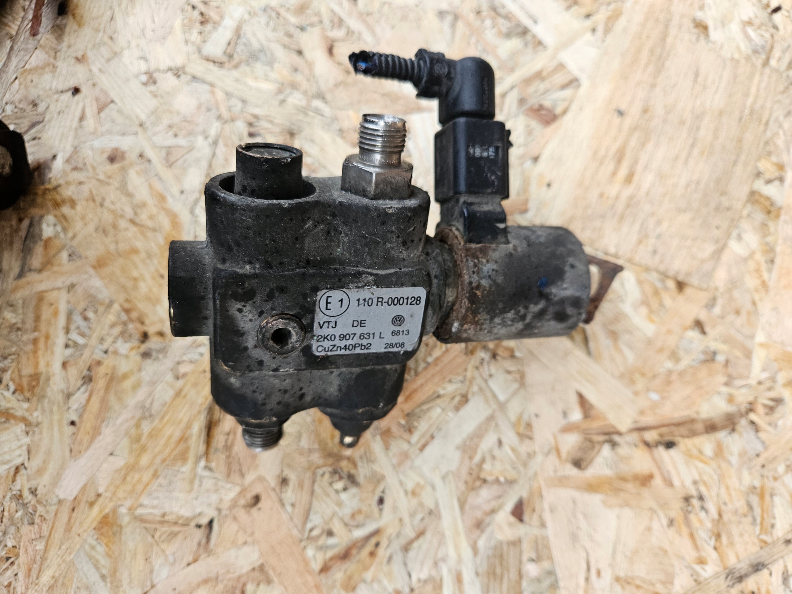 ZAWÓR GAZU ROZDZIELACZ CNG VW TOURAN 2K0907631L