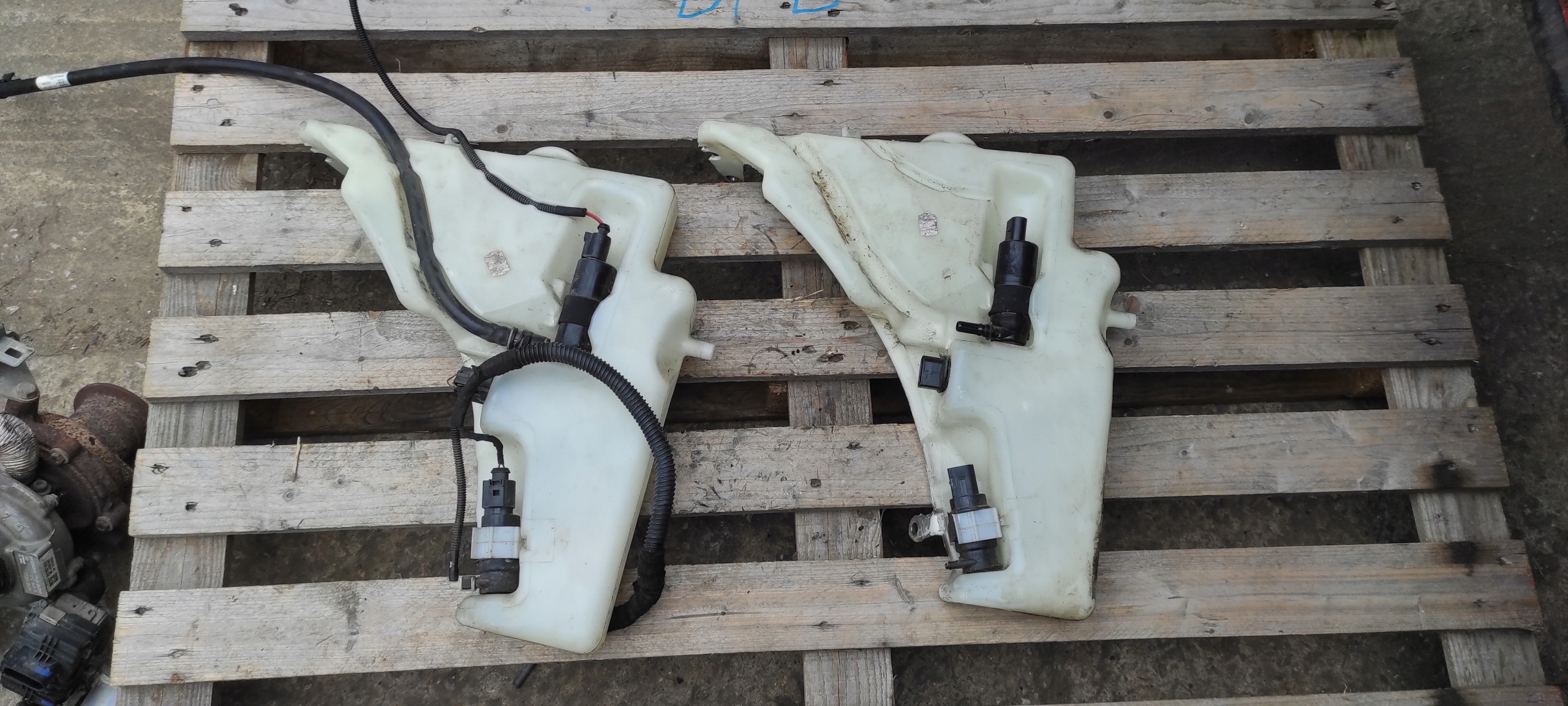 washer fluid tank AUDI A4 B8 8T0955453C