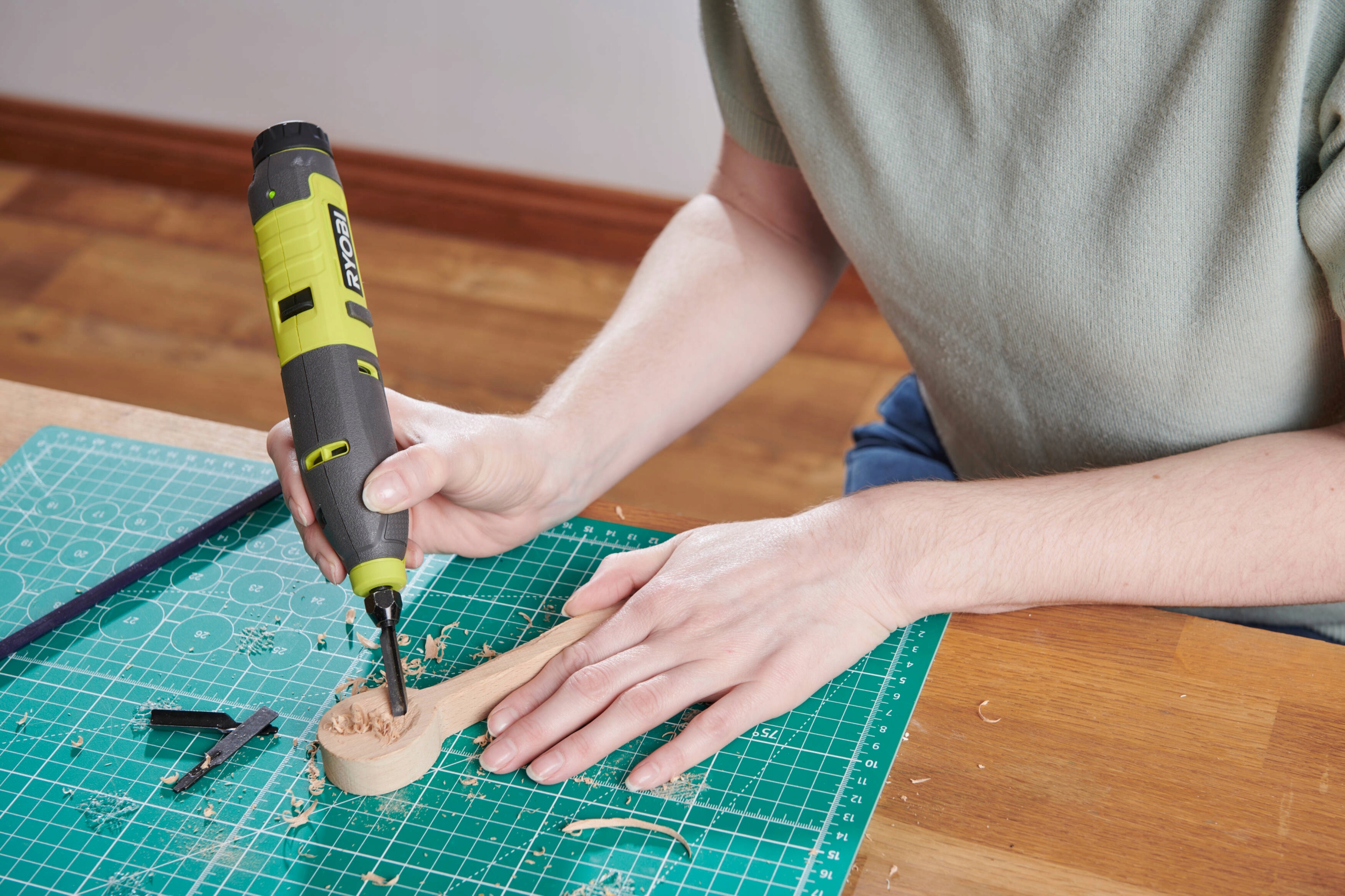 RYOBI RPC4 MINI SZLIFIERKA FREZARKA GRAWERKA +2Ah Marka Ryobi