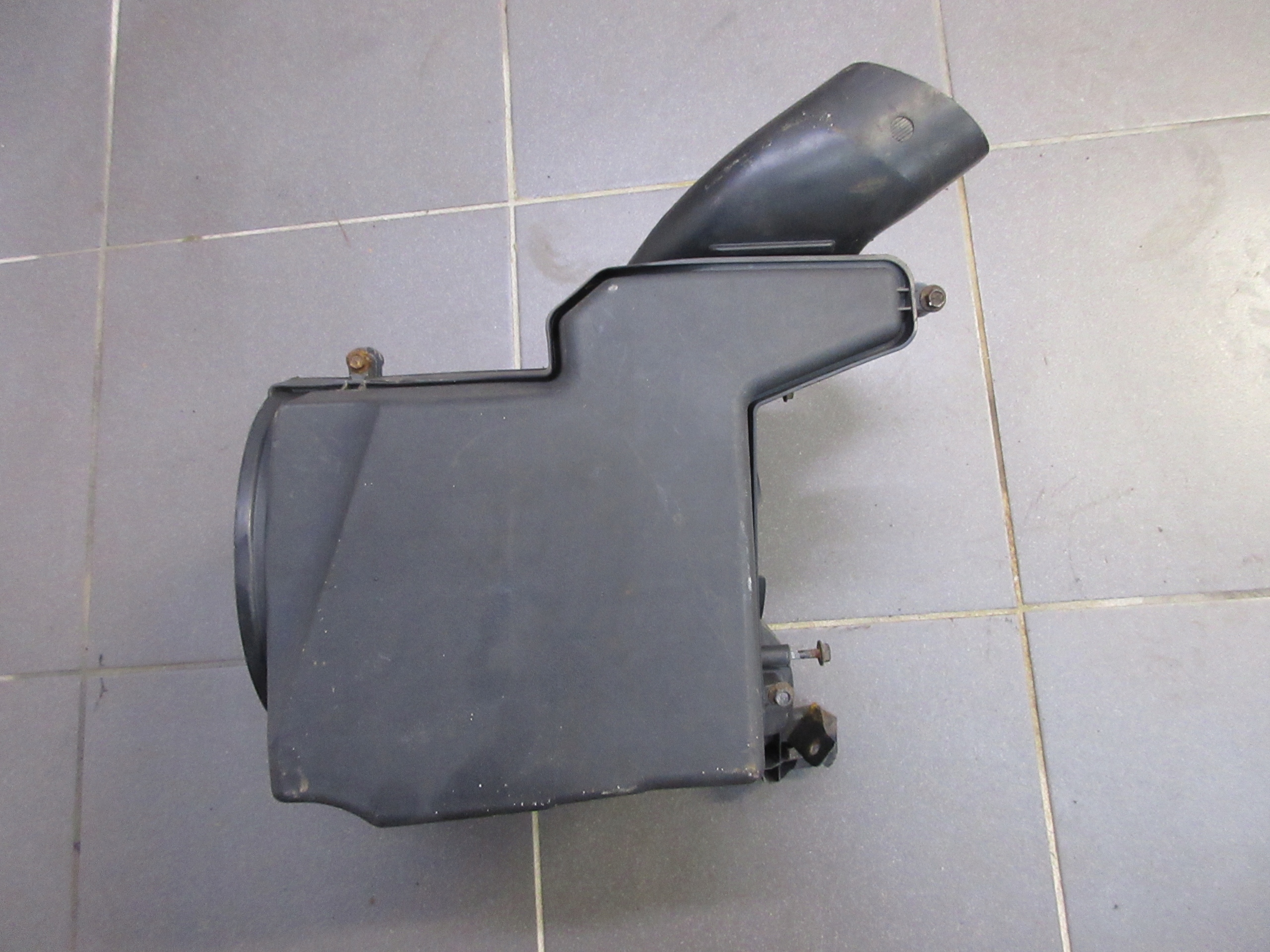 AV61-9C679-A - КОРПУС ВОЗДУШНОГО ФИЛЬТРА FORD C-MAX MK2 1.6 TDCI