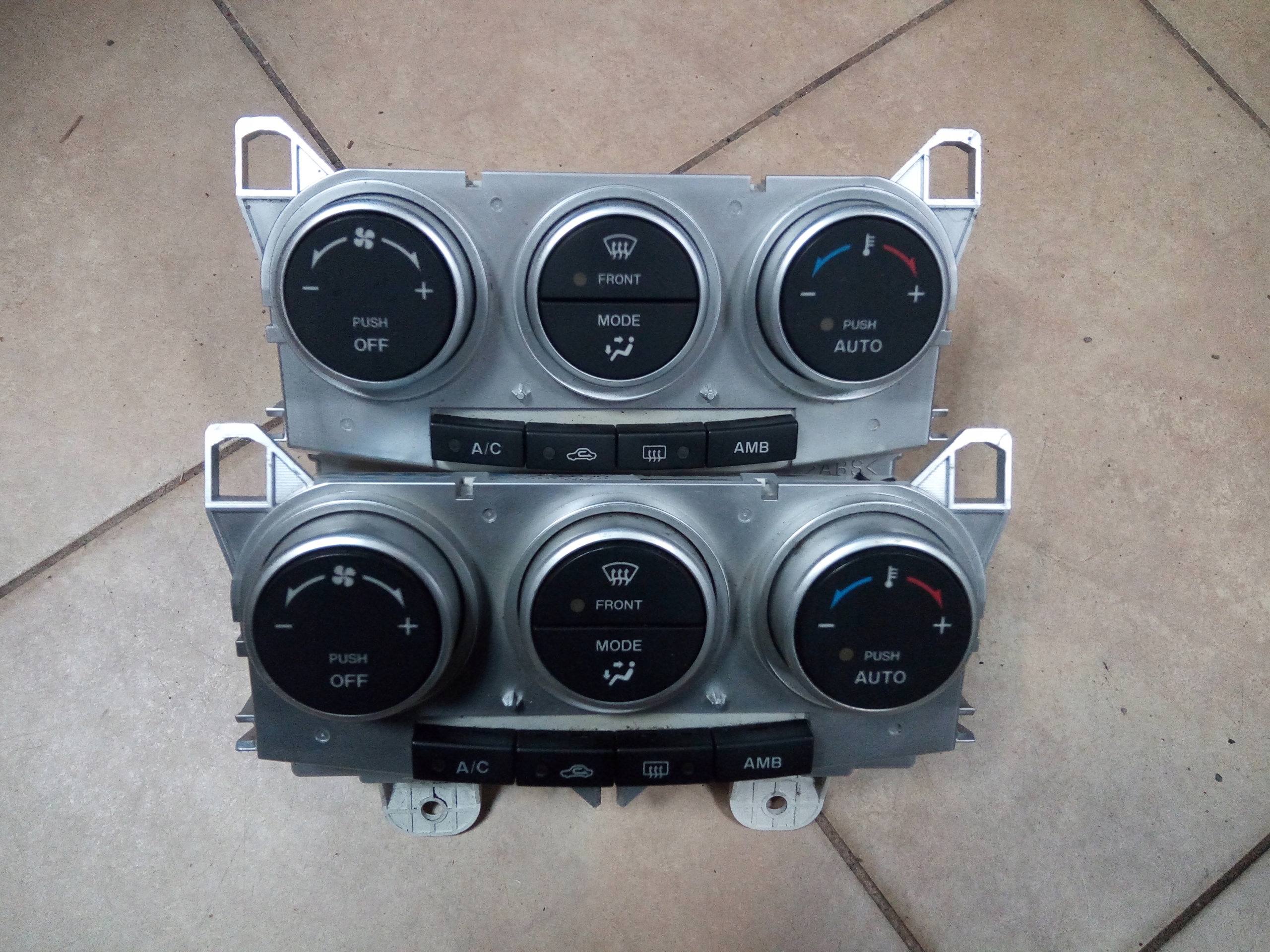 K1900CC30 - ПАНЕЛЬ ВЕНТИЛЯЦИОННОГО ОТВЕРСТИЯ MAZDA 5 ОРИГ.*