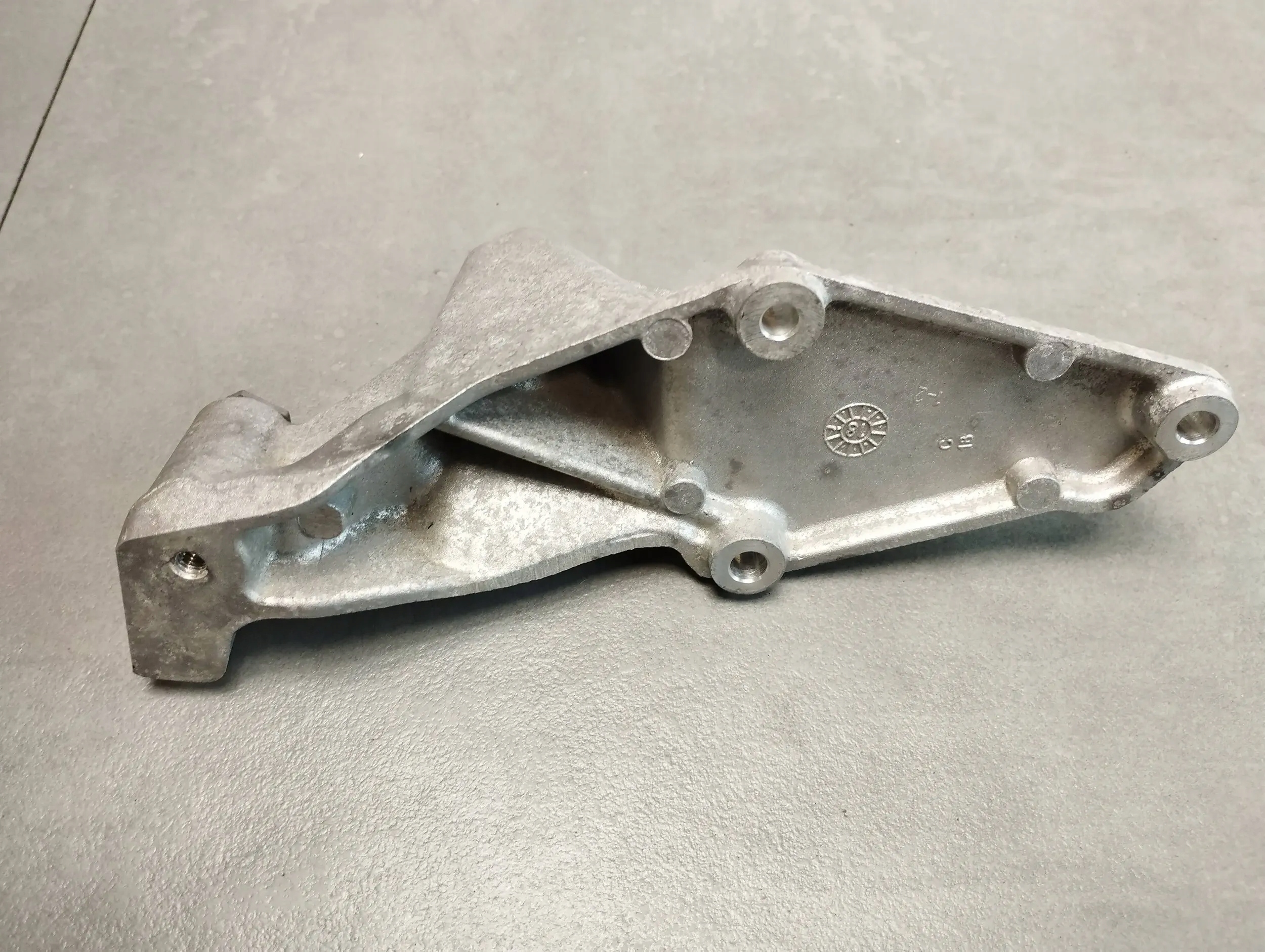 Ford Mondeo MK V support HG9Q9P484AC