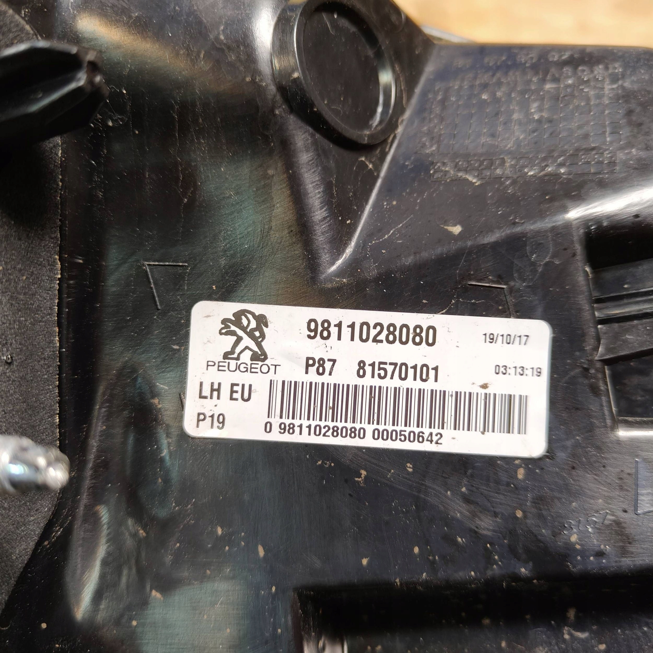 light rear rear part side left Peugeot 5008 II 9811028080