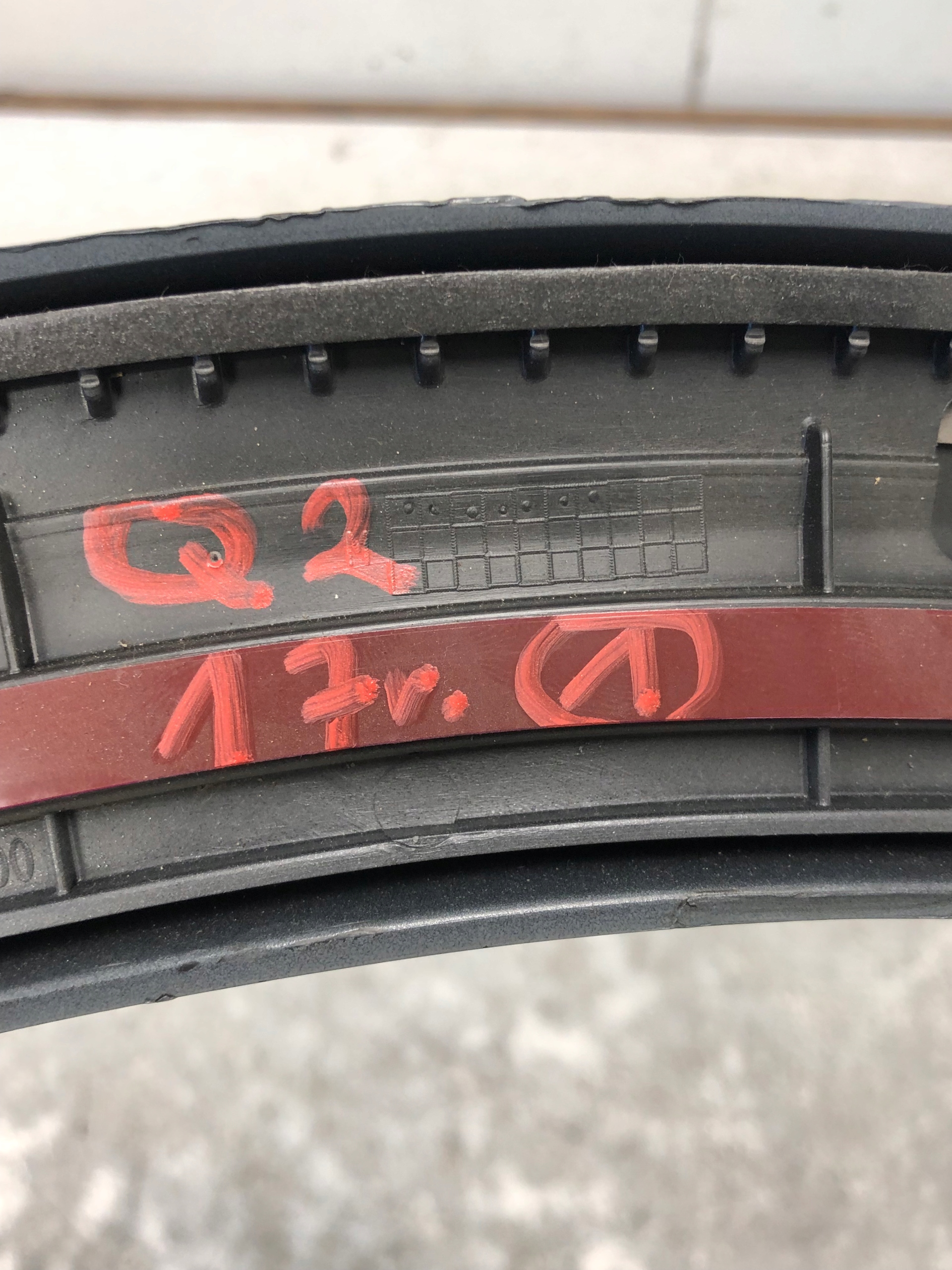 modanatura parafango sinistra posteriore AUDI Q2 81A853817A