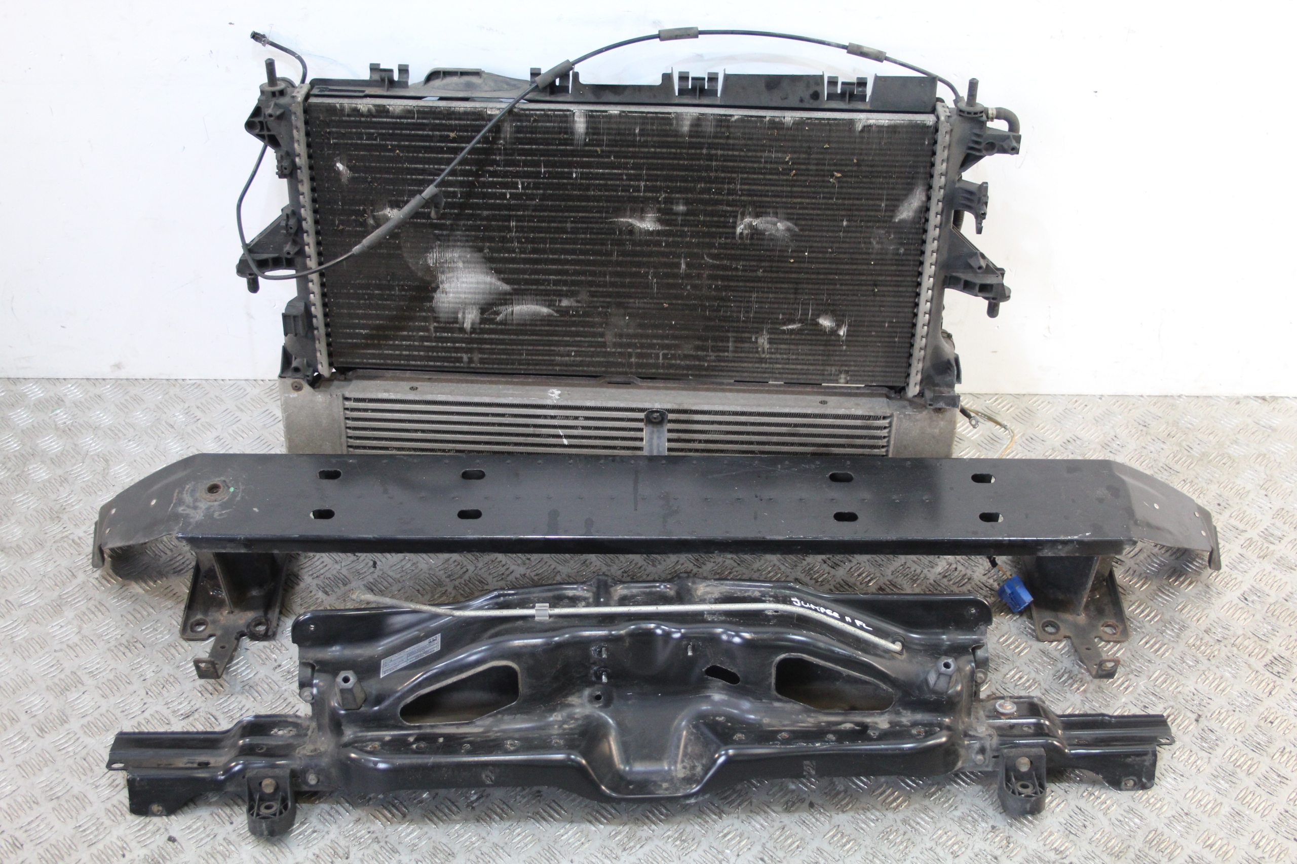 PAS PRZEDNI CHŁODNICE JUMPER II LIFT