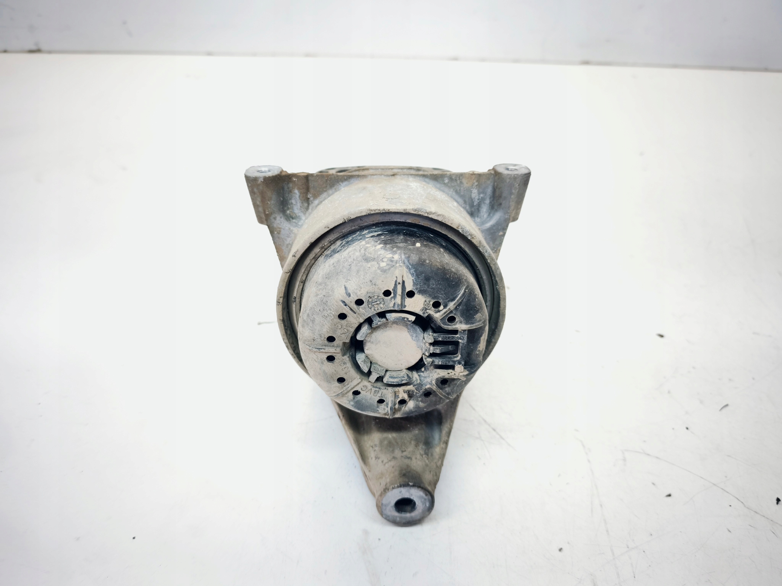 support engine mount right AUDI A4 B9 A5 8W 2.0 TDI 8W0199372CD