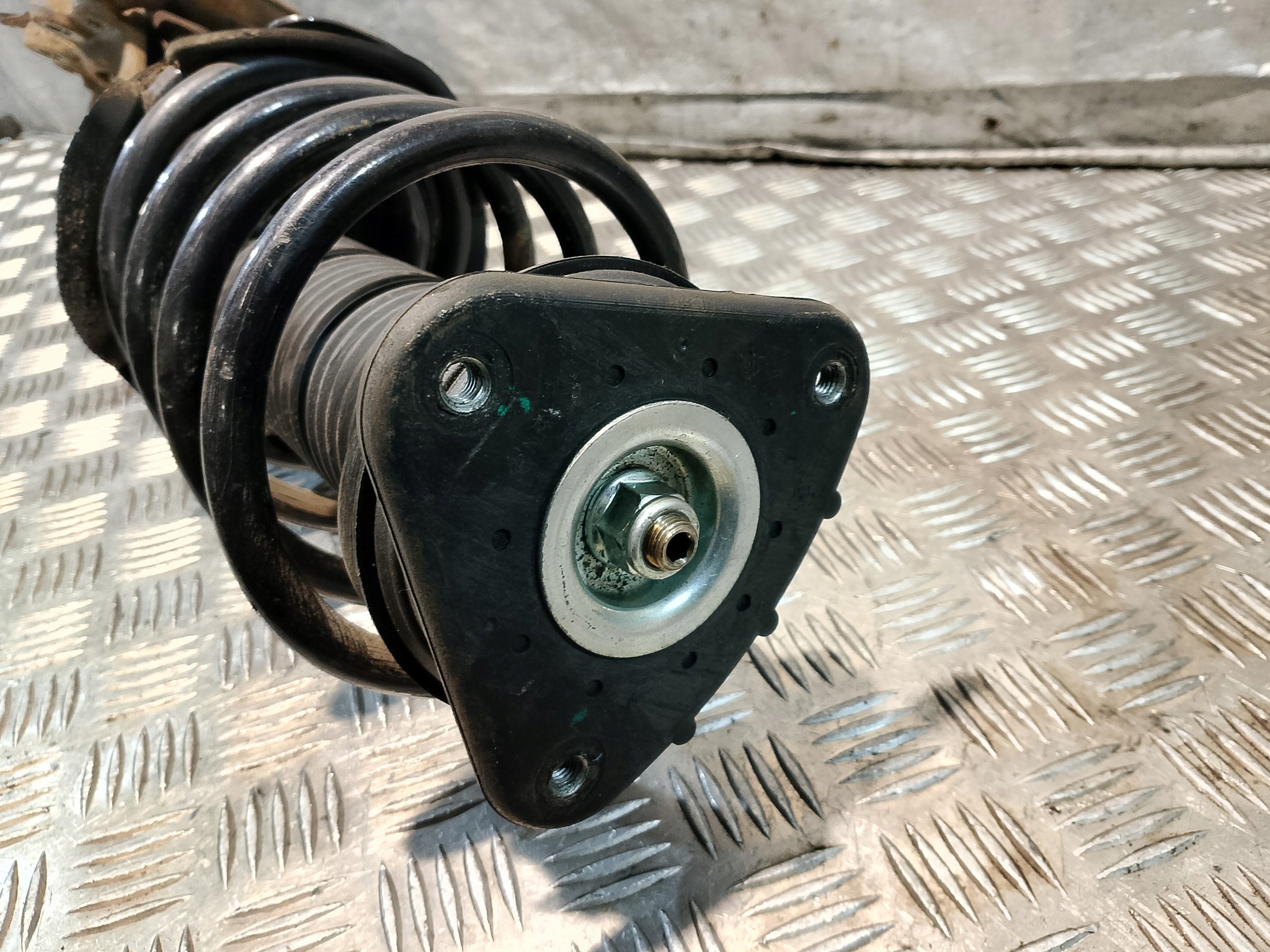McPherson right shock absorber + spring + swing FORD FOCUS MK3 1.6 TDCI