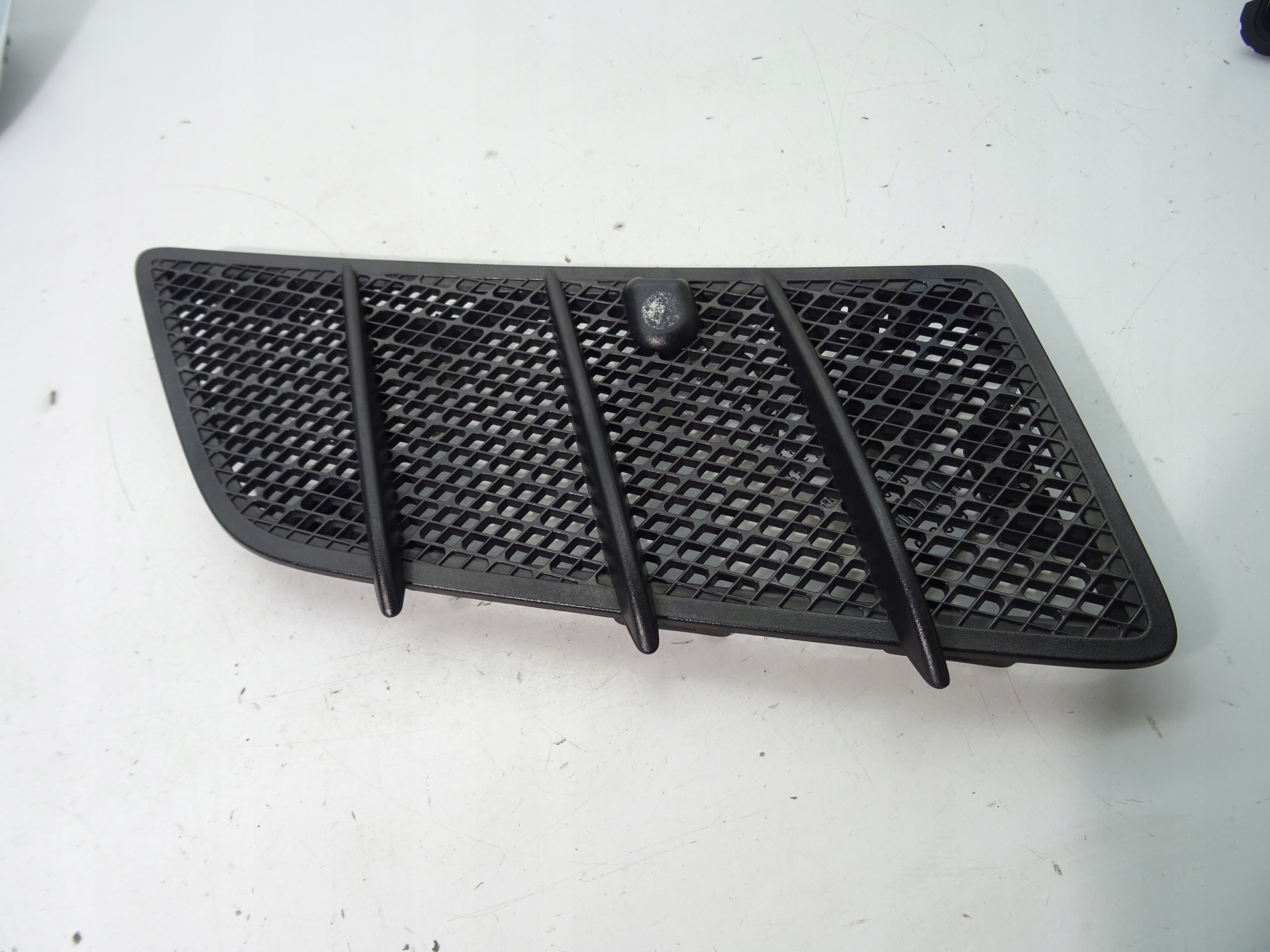 KRATKA WLOT MASKI MERCEDES ML W164 1648801405 PRAWA