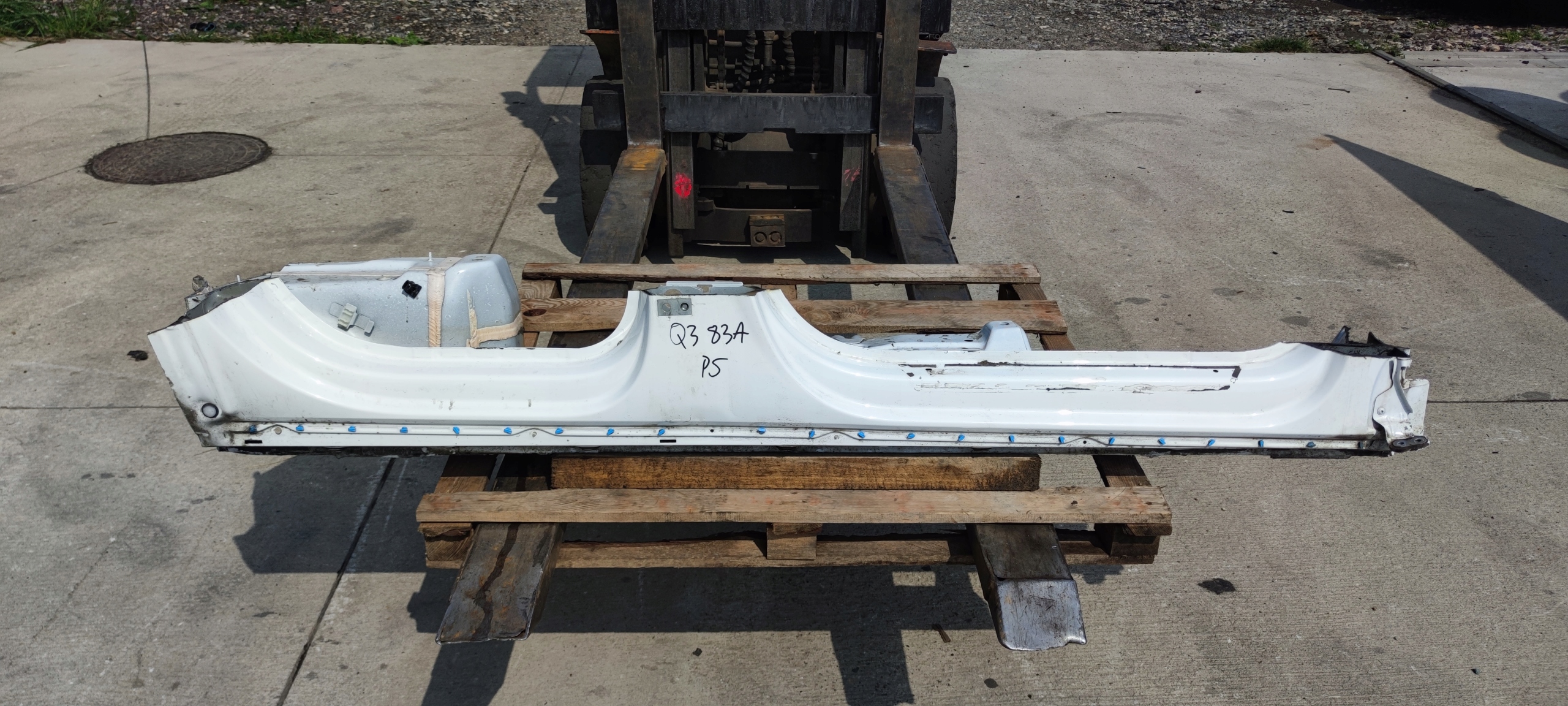 quarter threshold right side AUDI Q3 II 83A F3B