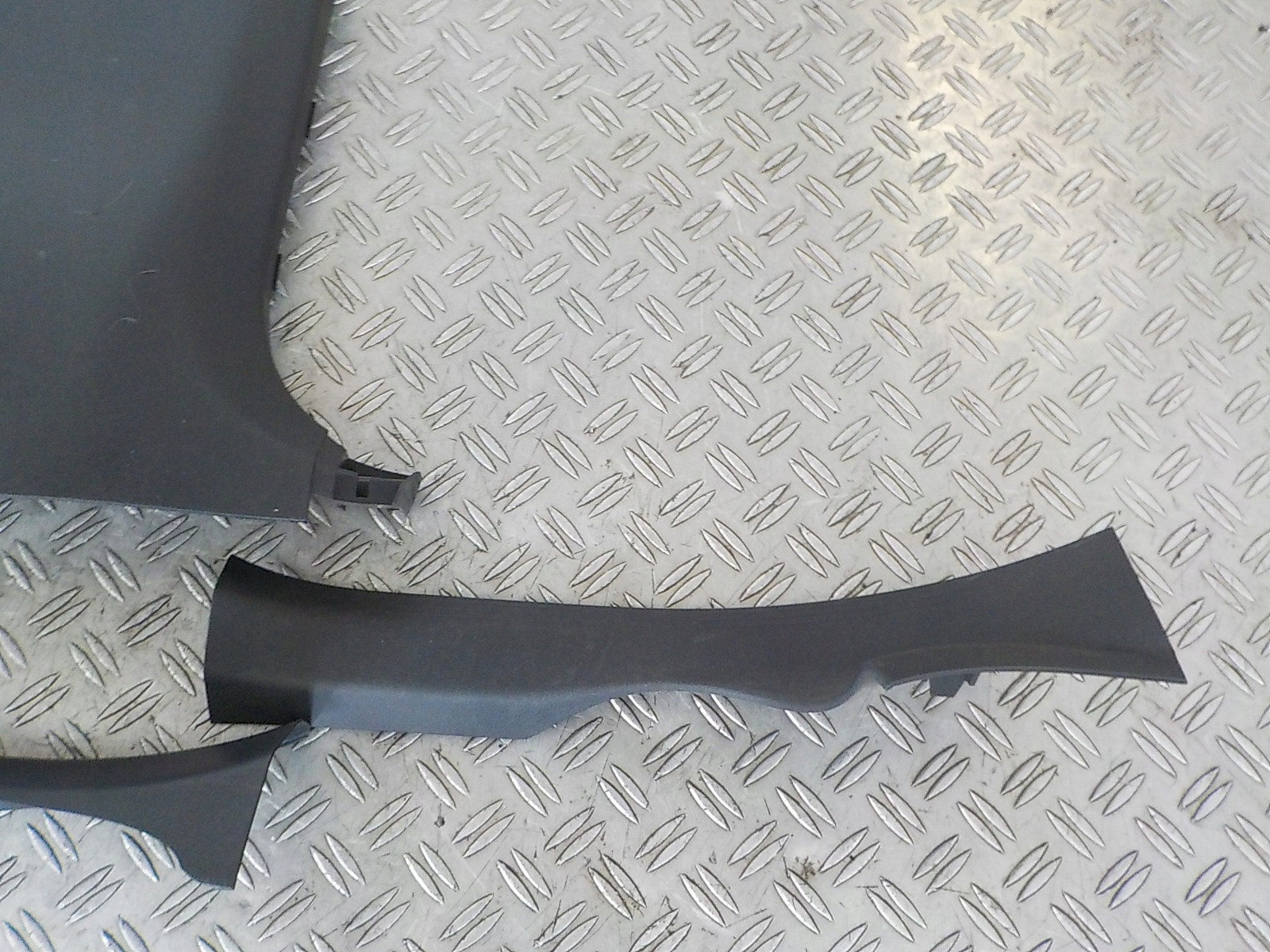 E KLASA W213 KOMPLET LISTW OSLON PROGOWYCH PRAWYCH Part manufacturer Mercedes Benz original OE