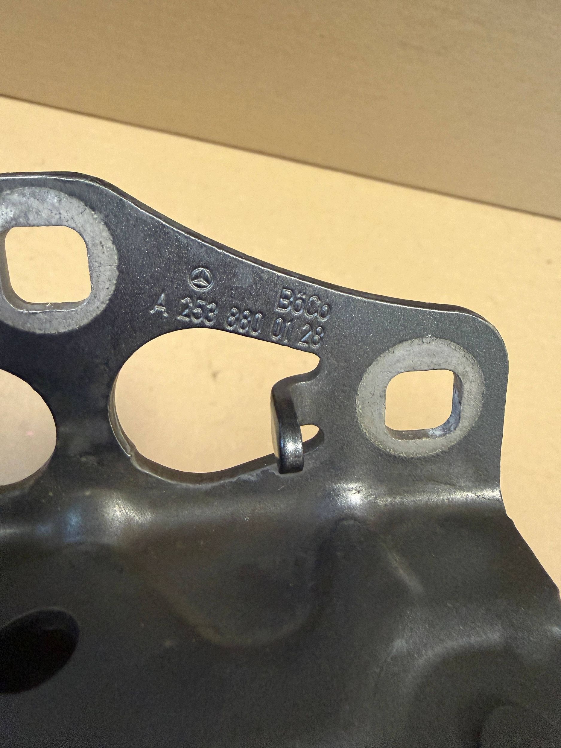 MERCEDES GLC hinge bonnets left A2538800128