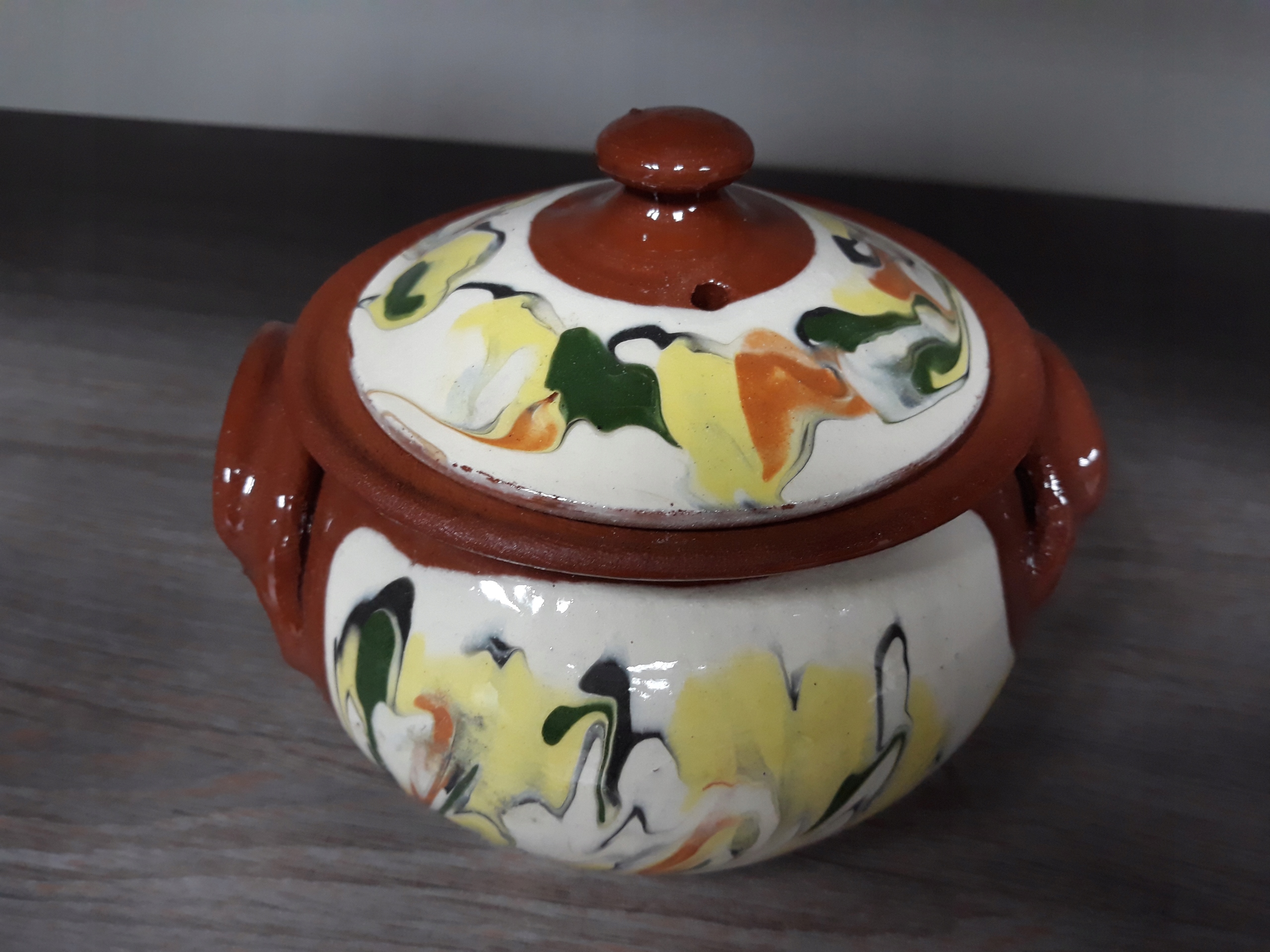 

Bułgarskie naczynia ceramiczne gjuwecze