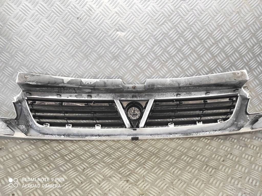 решетка радиатора верхняя opel VIVARO 05r