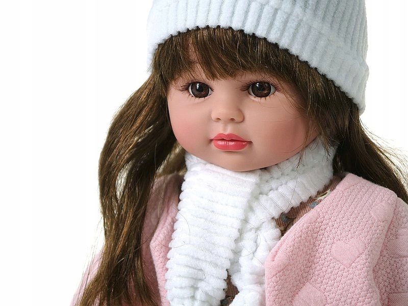 Lalka dziewczynka 40cm w zimowym ubranku z dźwiękiem śpiewa mówi po polsku Wiek dziecka 3 lata +