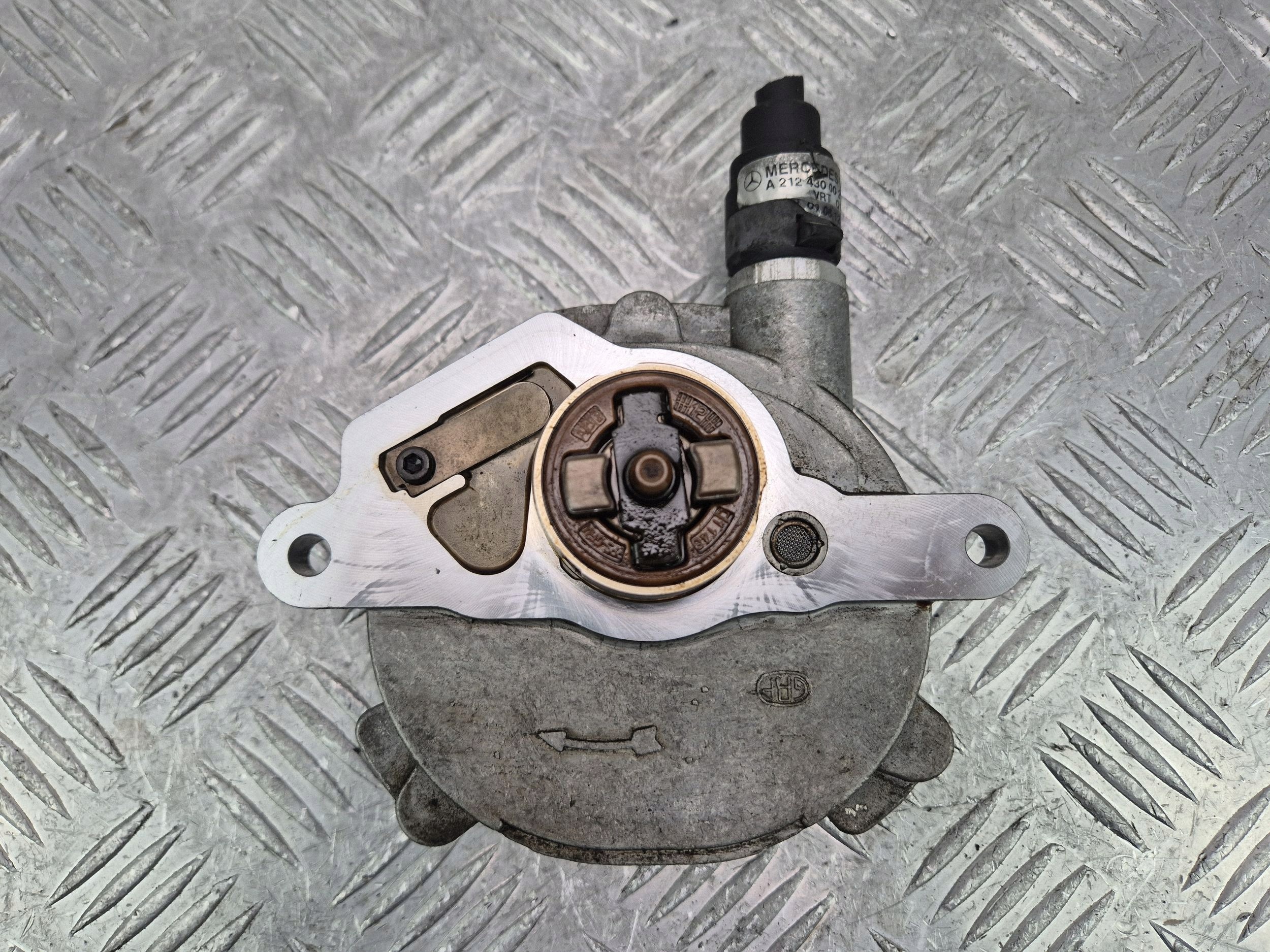 Mercedes E250 CGI W212 pump vacual M271860 A2712301665
