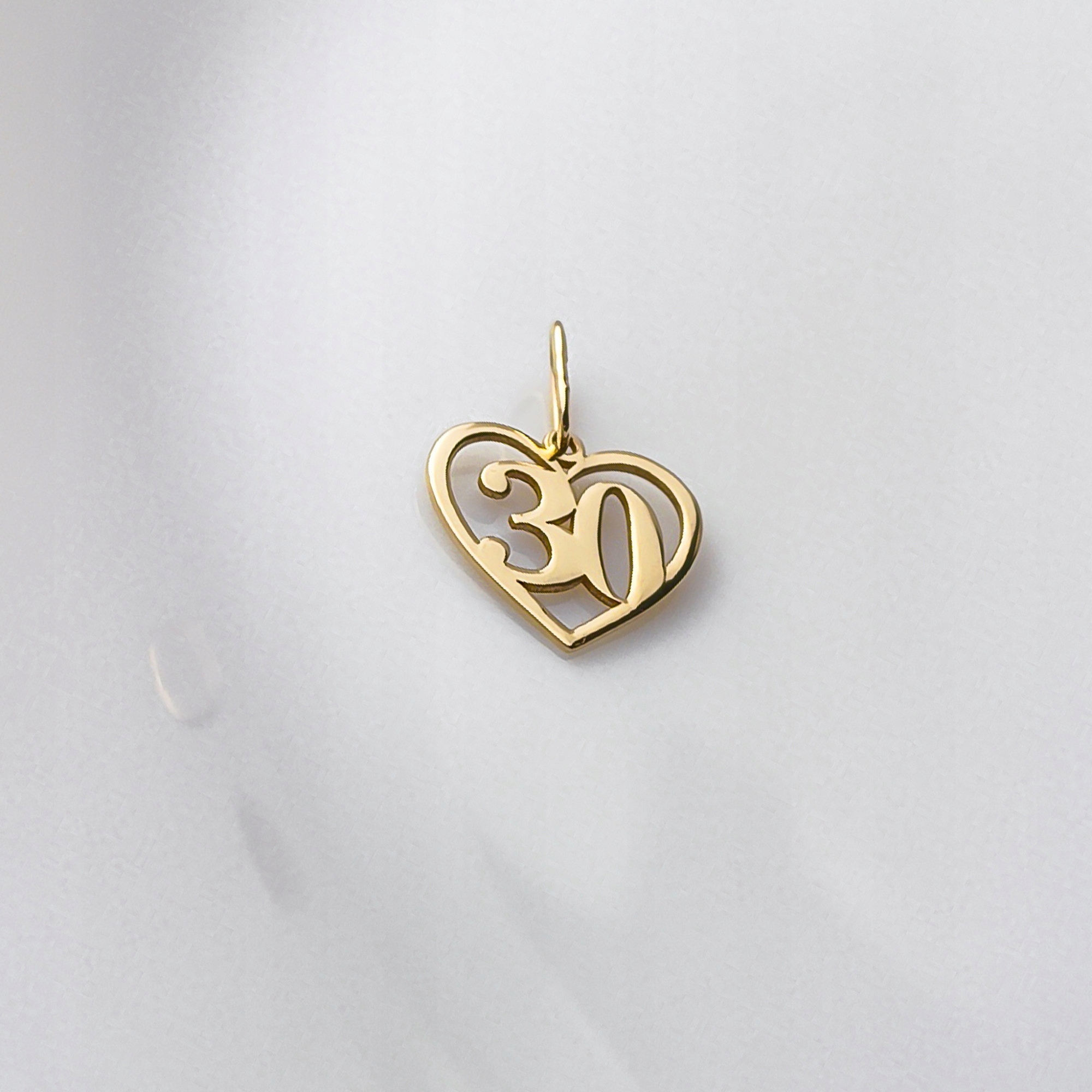 Zlatý přívěsek – číslo 30 v srdci – pr.585