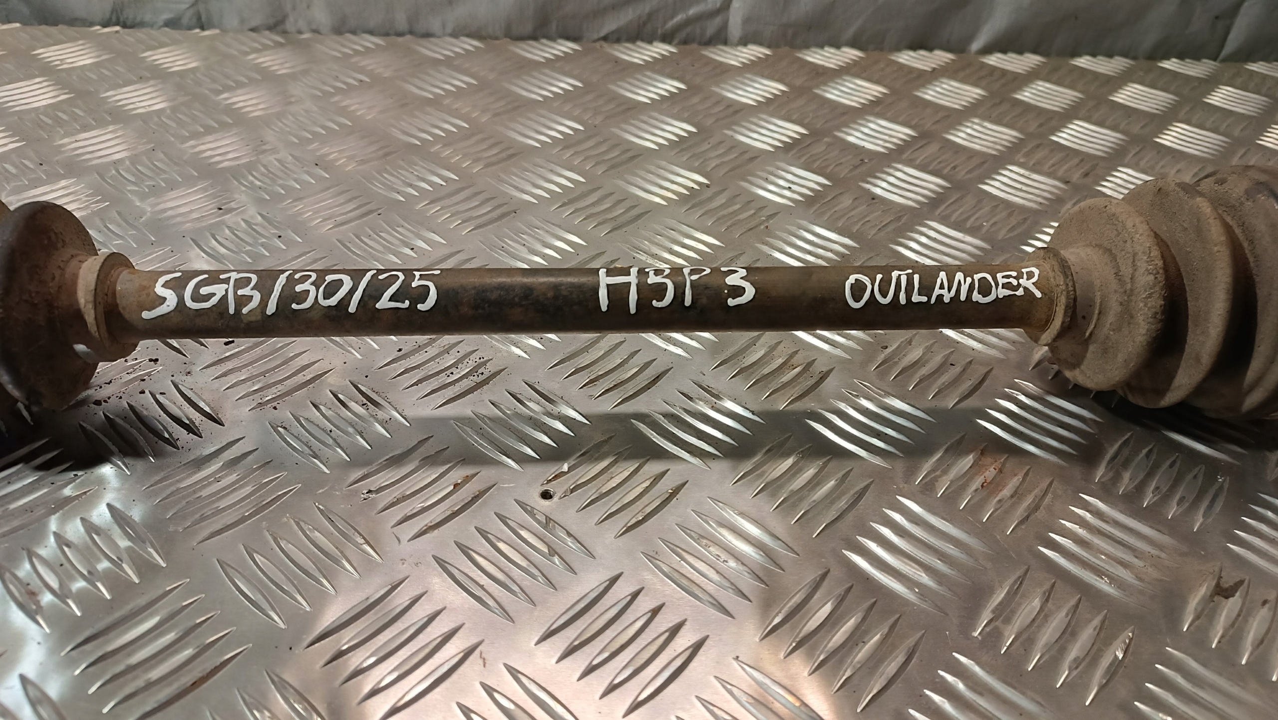 semi-axis left rear part MITSHUBISHI OUTLANDER 2003r