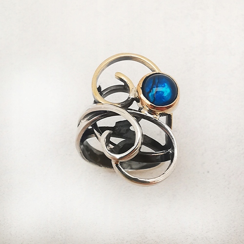 Umělecký prstýnek ve tvaru mozaiky