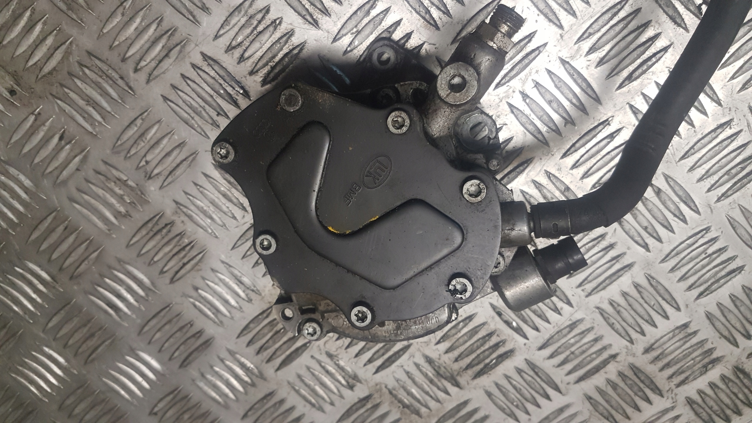 Насос VACUM 070145209 T5 2.5 TDI