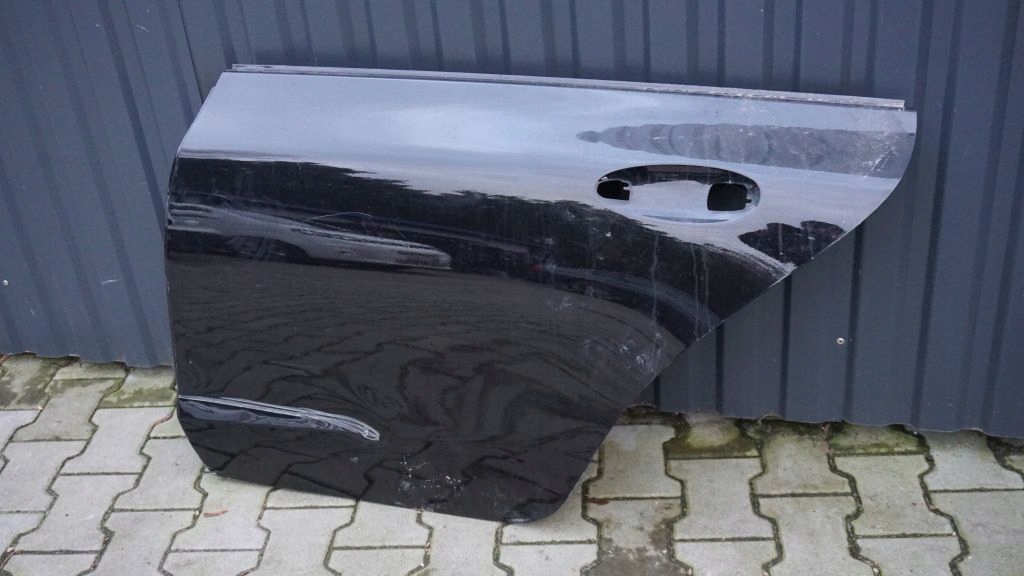 MERCEDES CLS 257 - left rear. door rear part