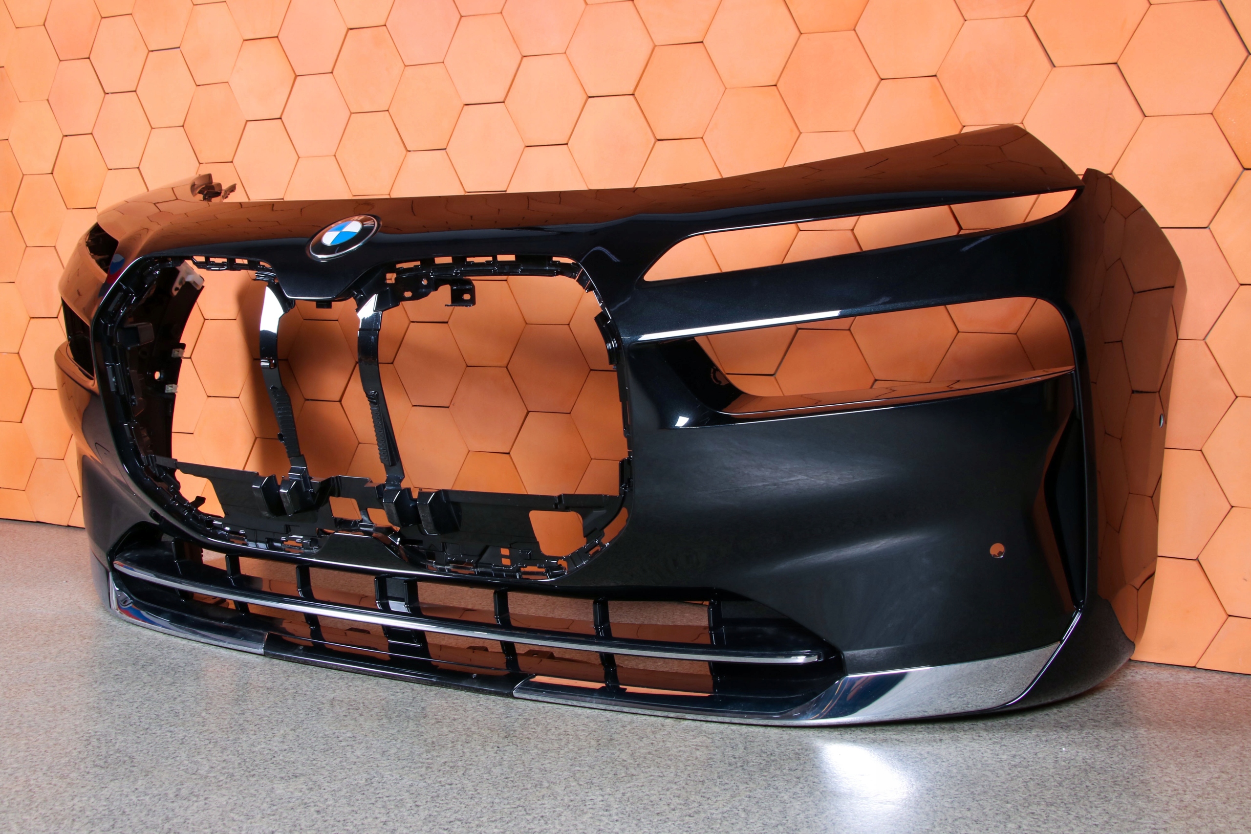 BMW 7 G70 i7 bumper front front colour 475