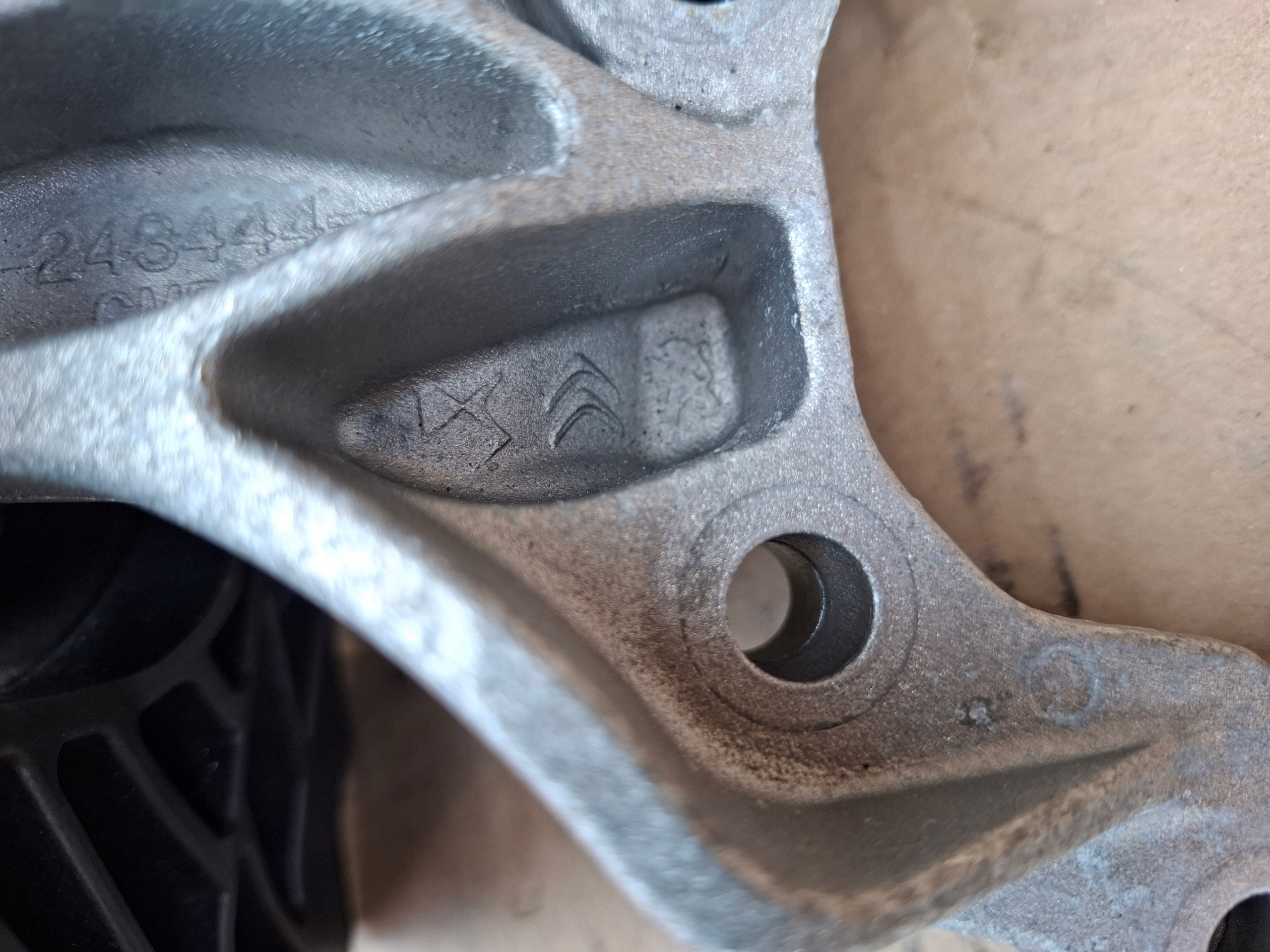 OPEL MOKKA II B 1.2 THP airbag/ engine mount 243444