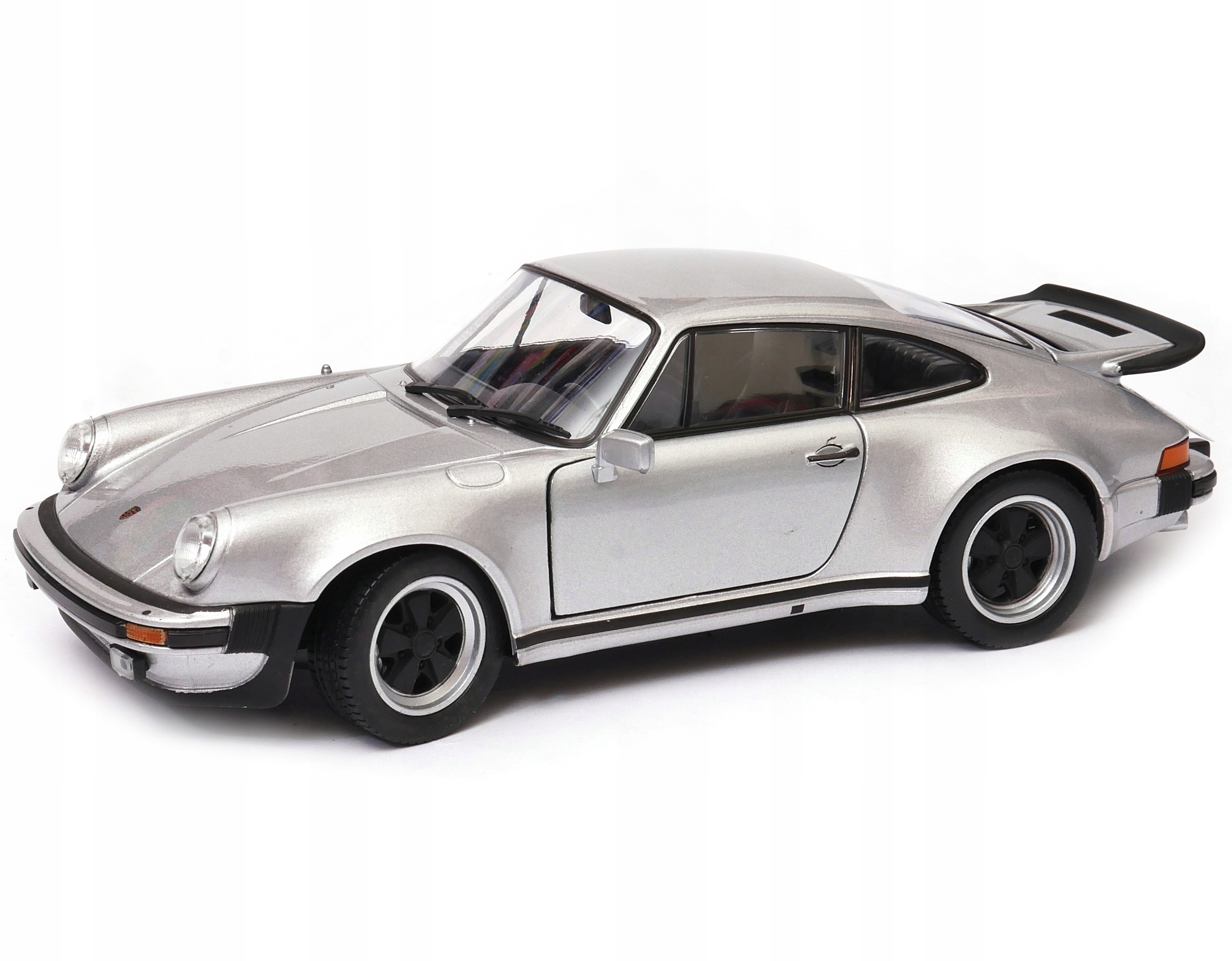 Porsche 911 Turbo 3.0 1974 1:24 model Welly 24043