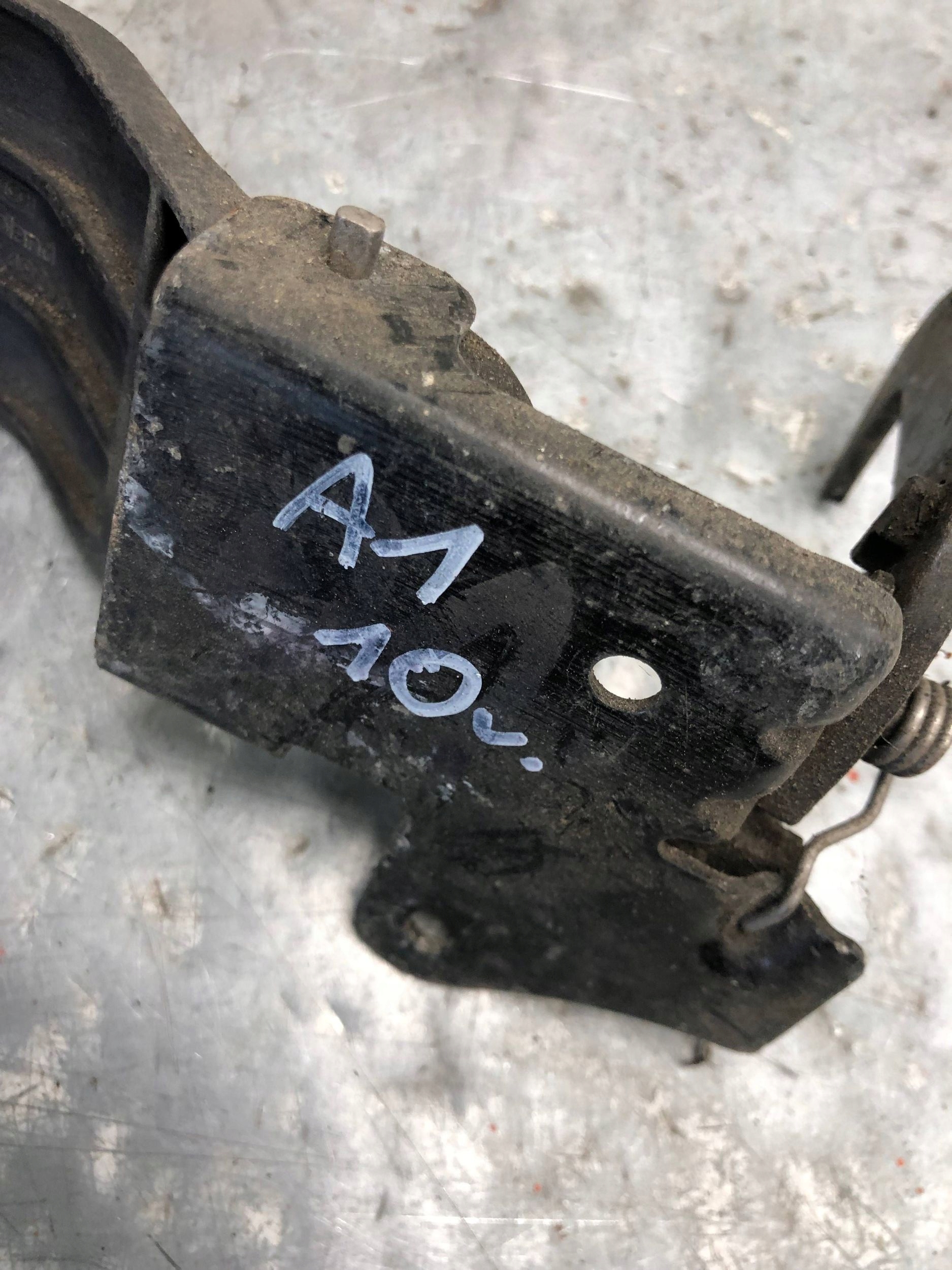 lock RYGIEL bonnets AUDI A1 8X0823480A