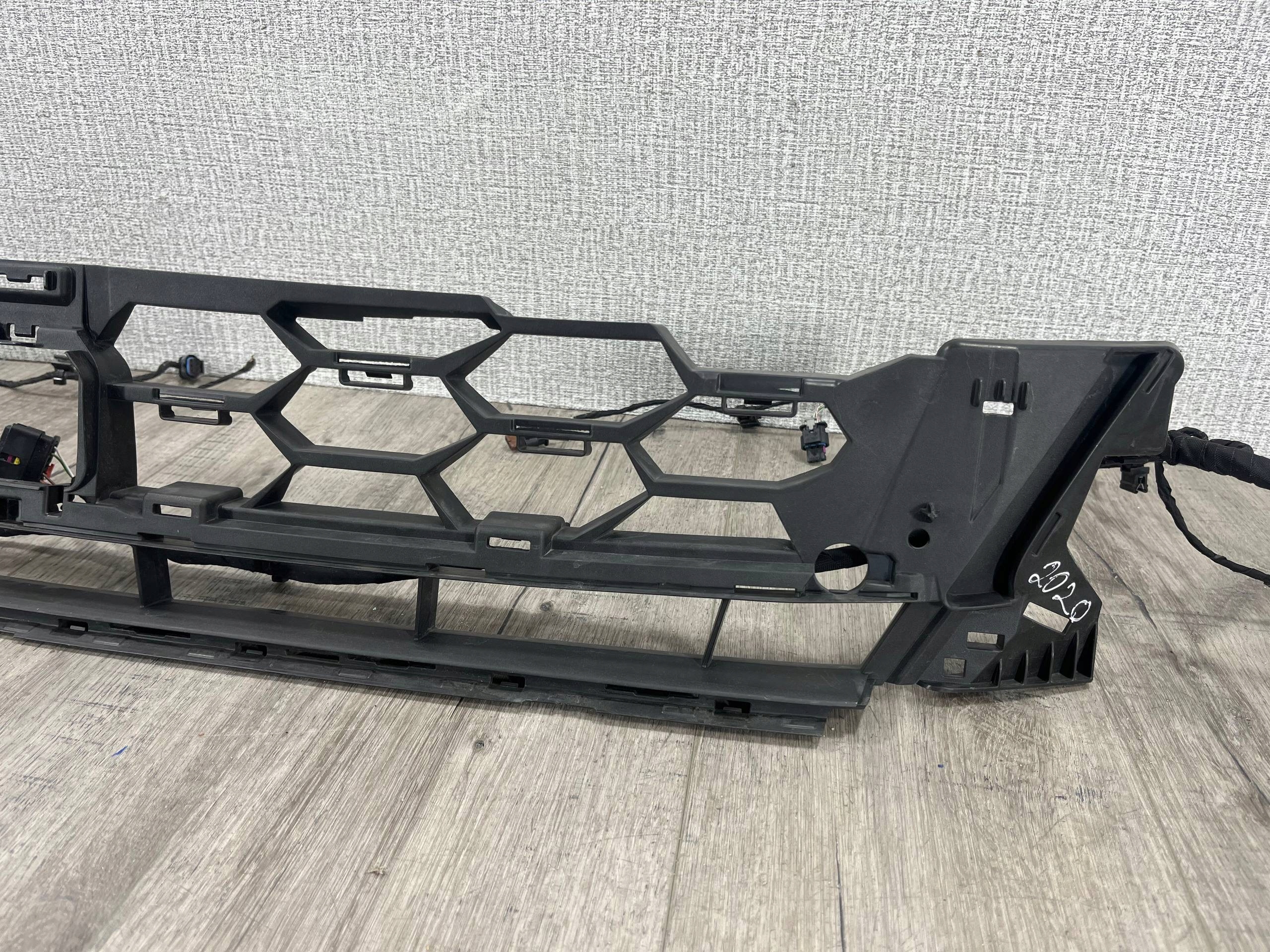 AUDI A3 S3 2022-> grid central of a bumper front 8Y0807647G