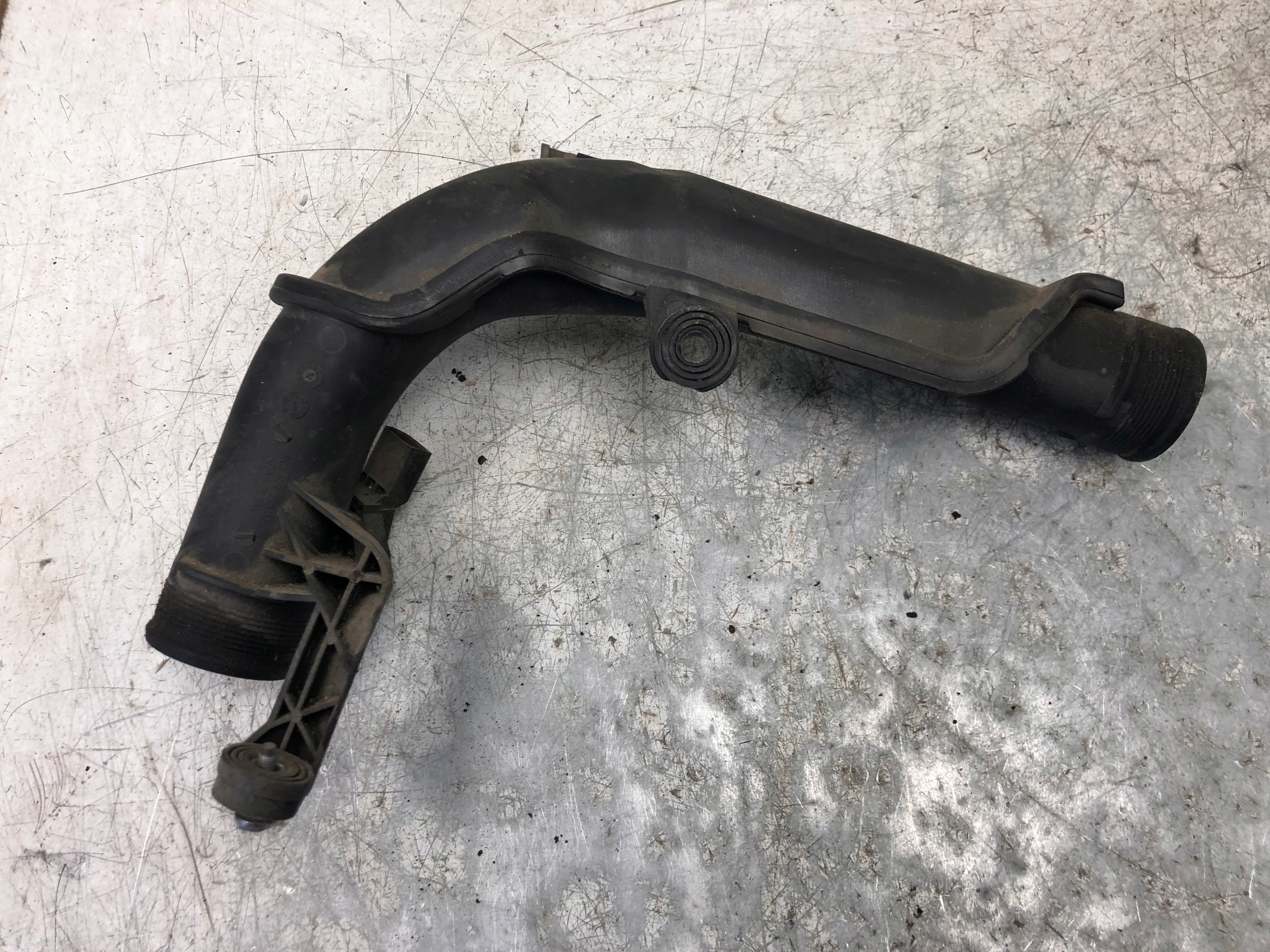 cijev prijenos interkulera VW SKODA AUDI 1K0145770AE