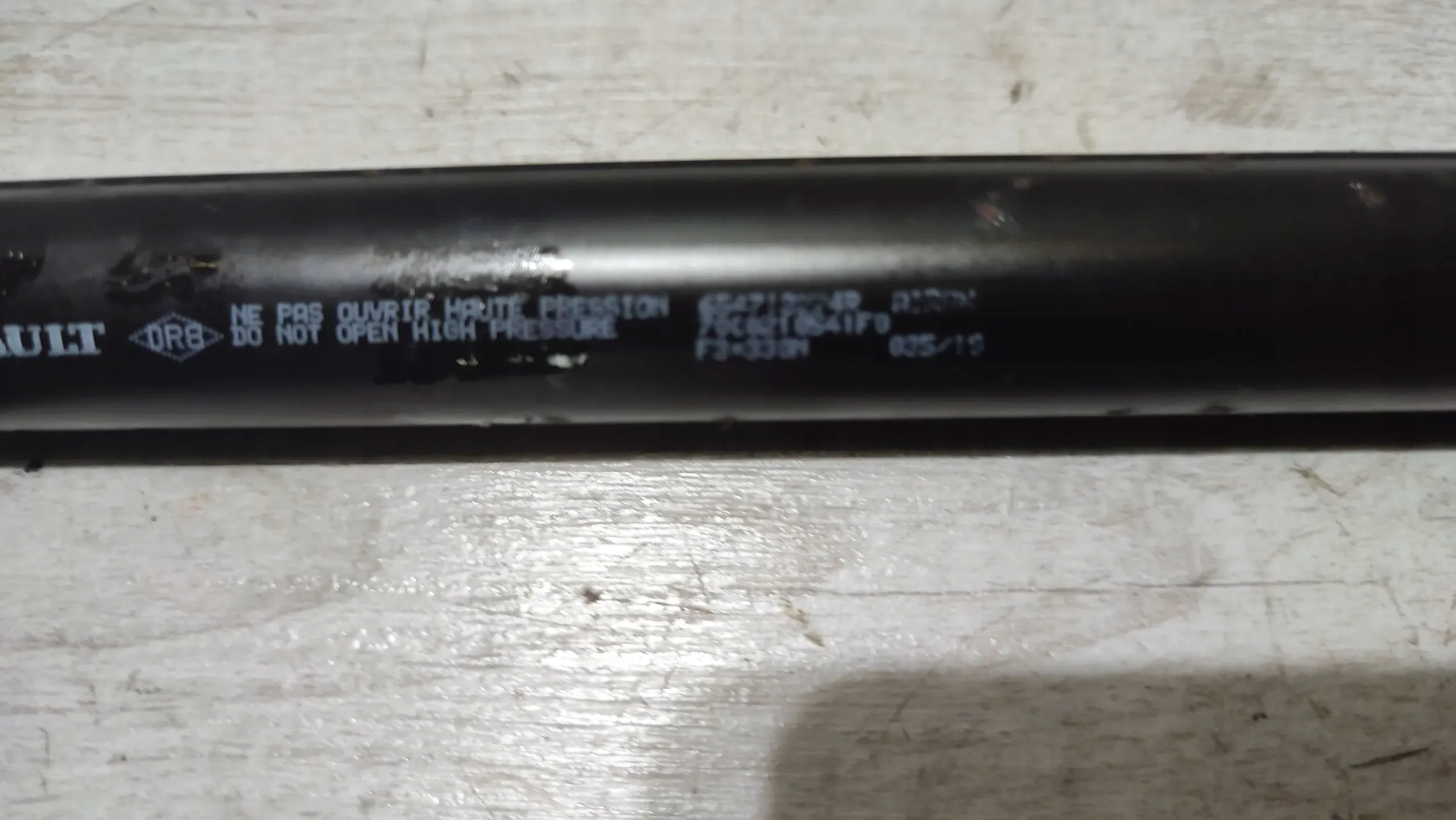 Dacia Logan II 2019r damper bonnets front