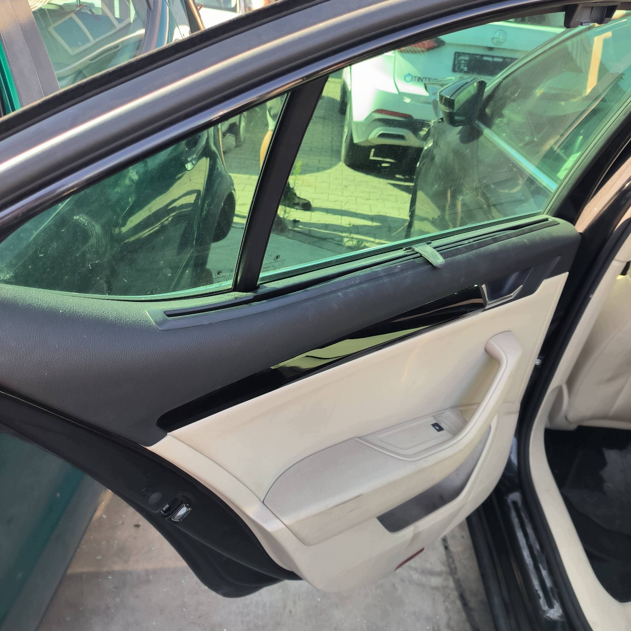 Tür links heck LF9R SKODA SUPERB III
