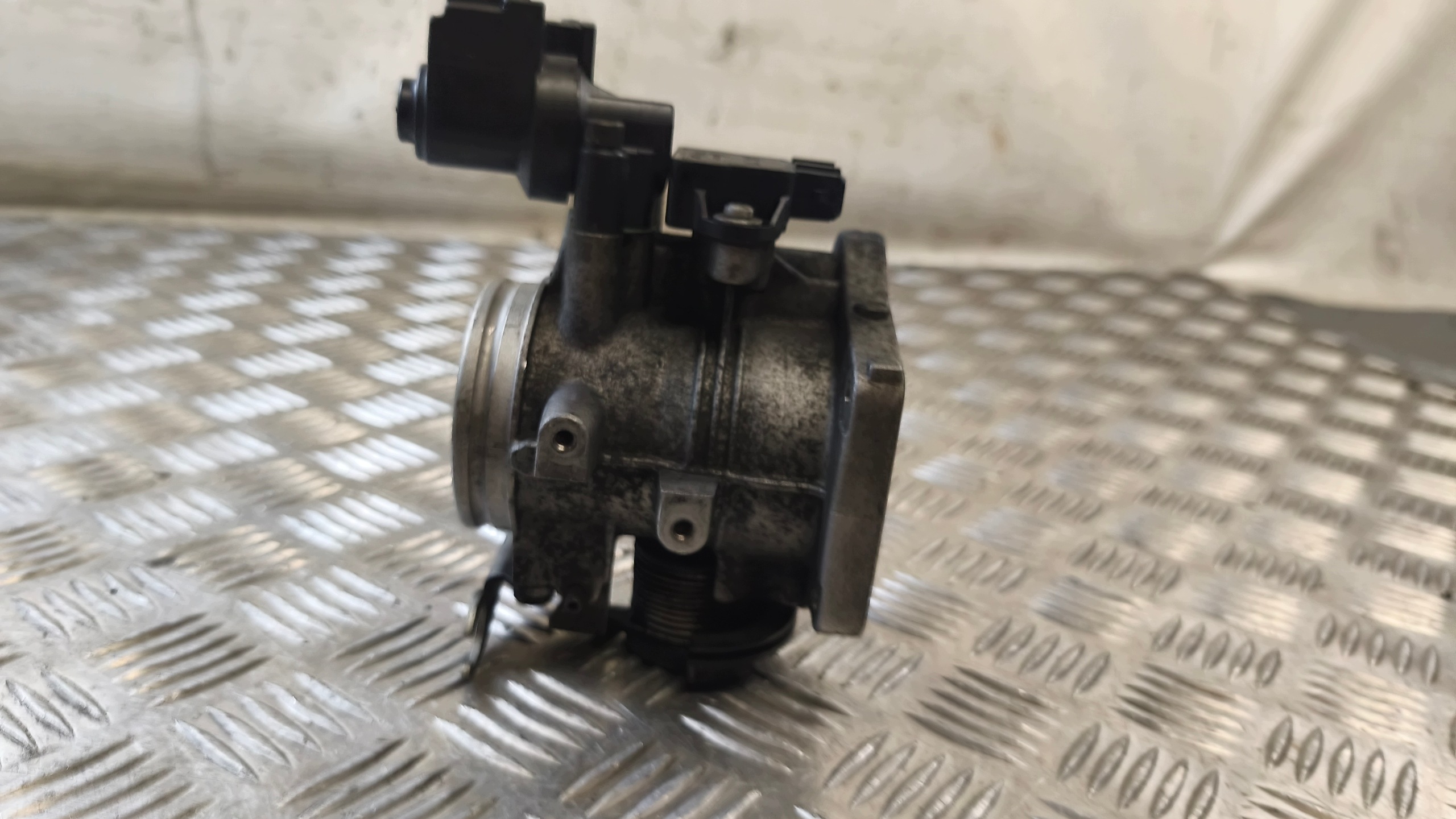 throttle flap BMW E46 318i 2001r