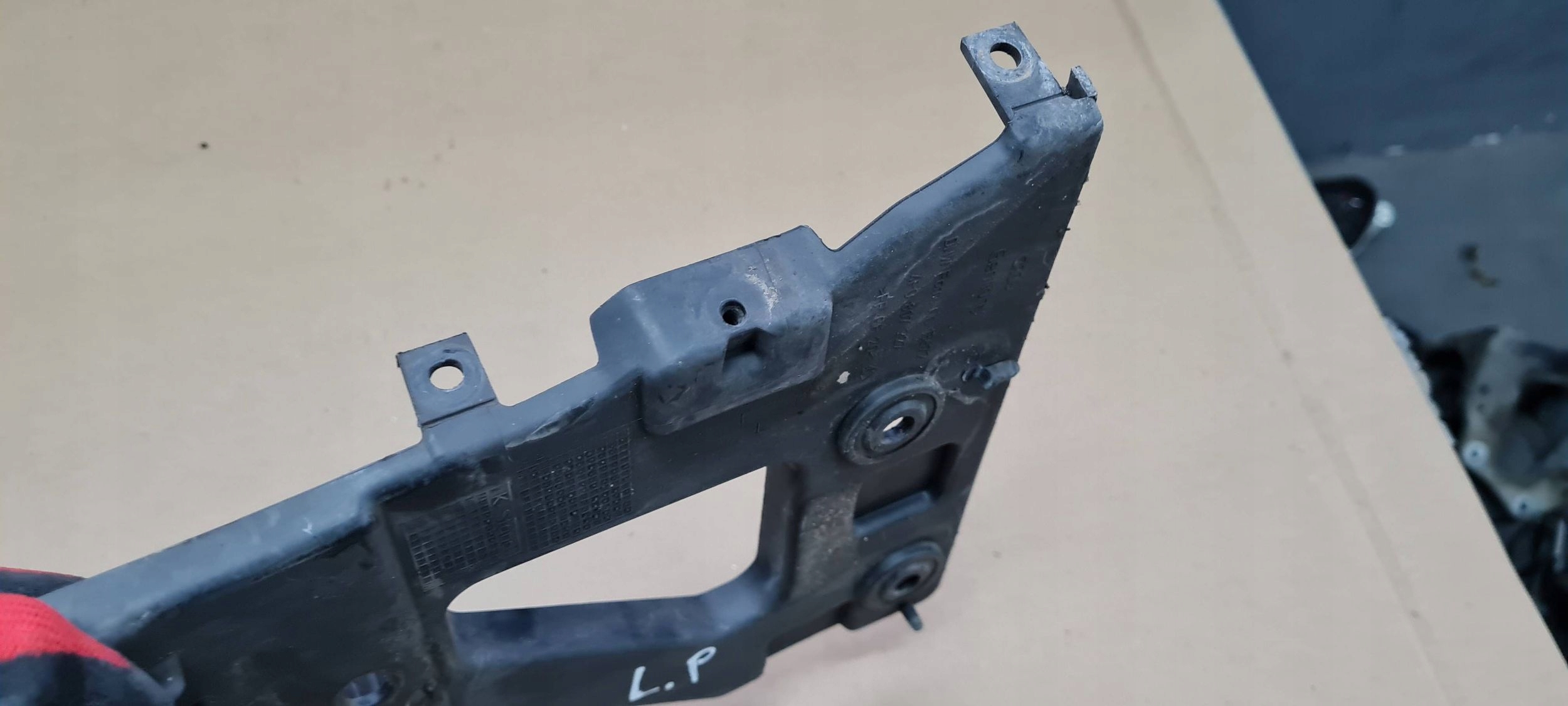 A6 C6 LIFT Support Poignée Support plaque Pare choc Gauche Avant 4F0807227