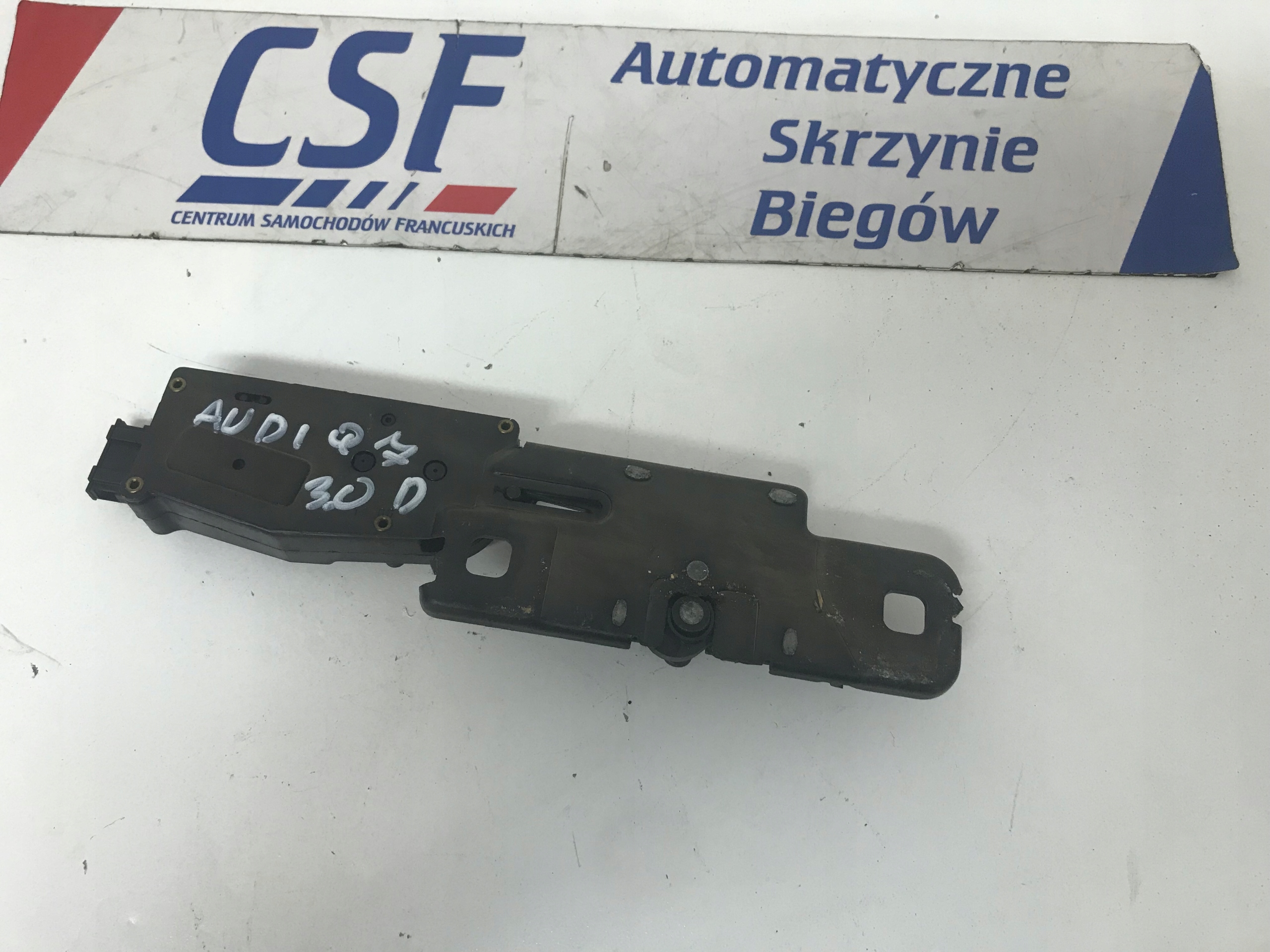AUDI Q7l ЗАМОК DOCIAG КРИШКИ BAGAZNIKAf9827383b ОРИГІНАЛ