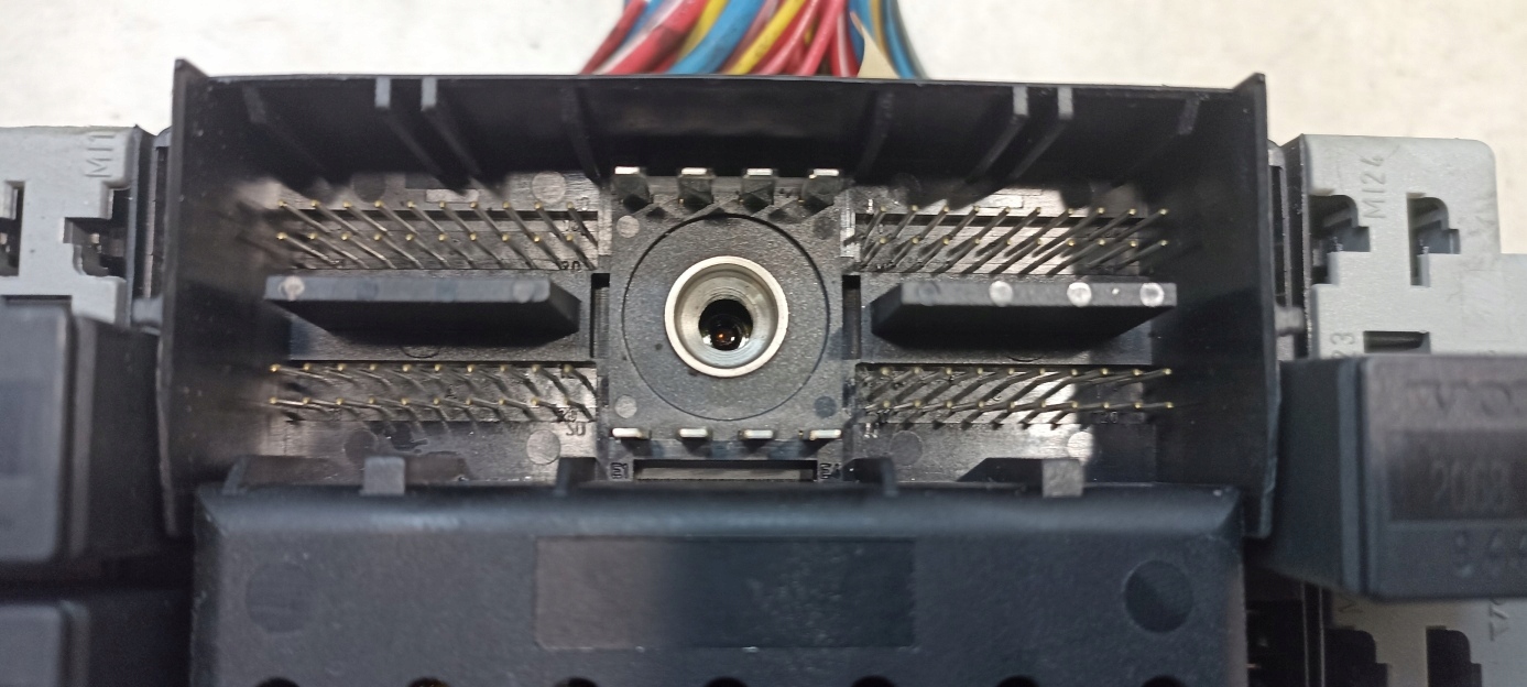Module fusibles VOLVO S60 et 2.4 D5 8688153