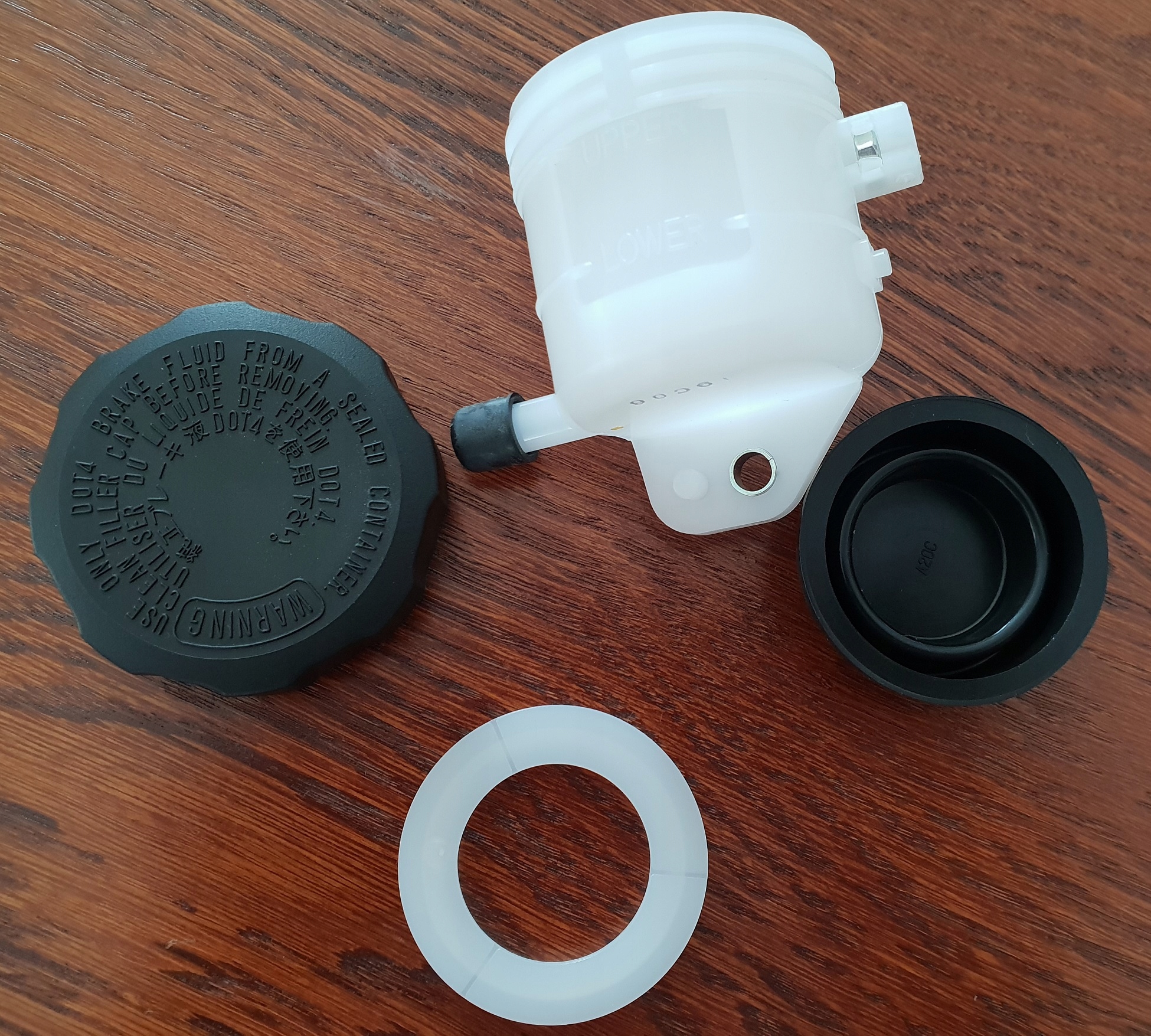 ZBIORNICZEK PLYNU HAMULCOWEGO YAMAHA YZF R1 R6 98 Parts manufacturer Other