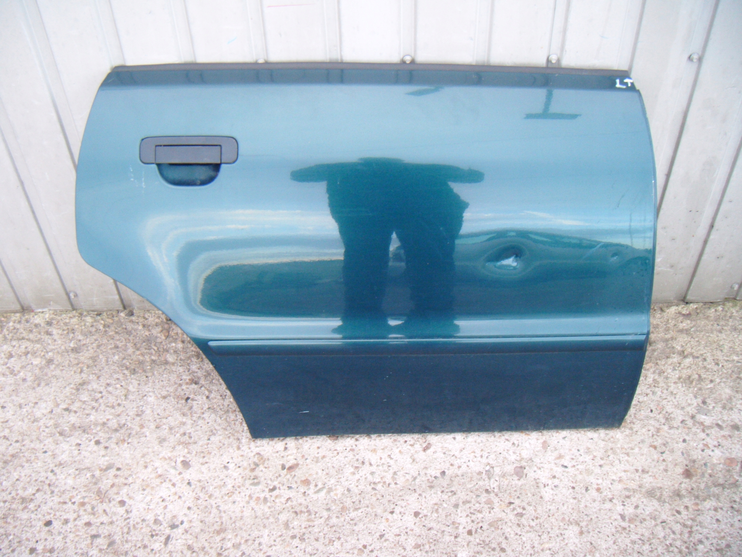 AUDI A4 B5 SEDAN LZ6U DRZWI PRAWY TYŁ