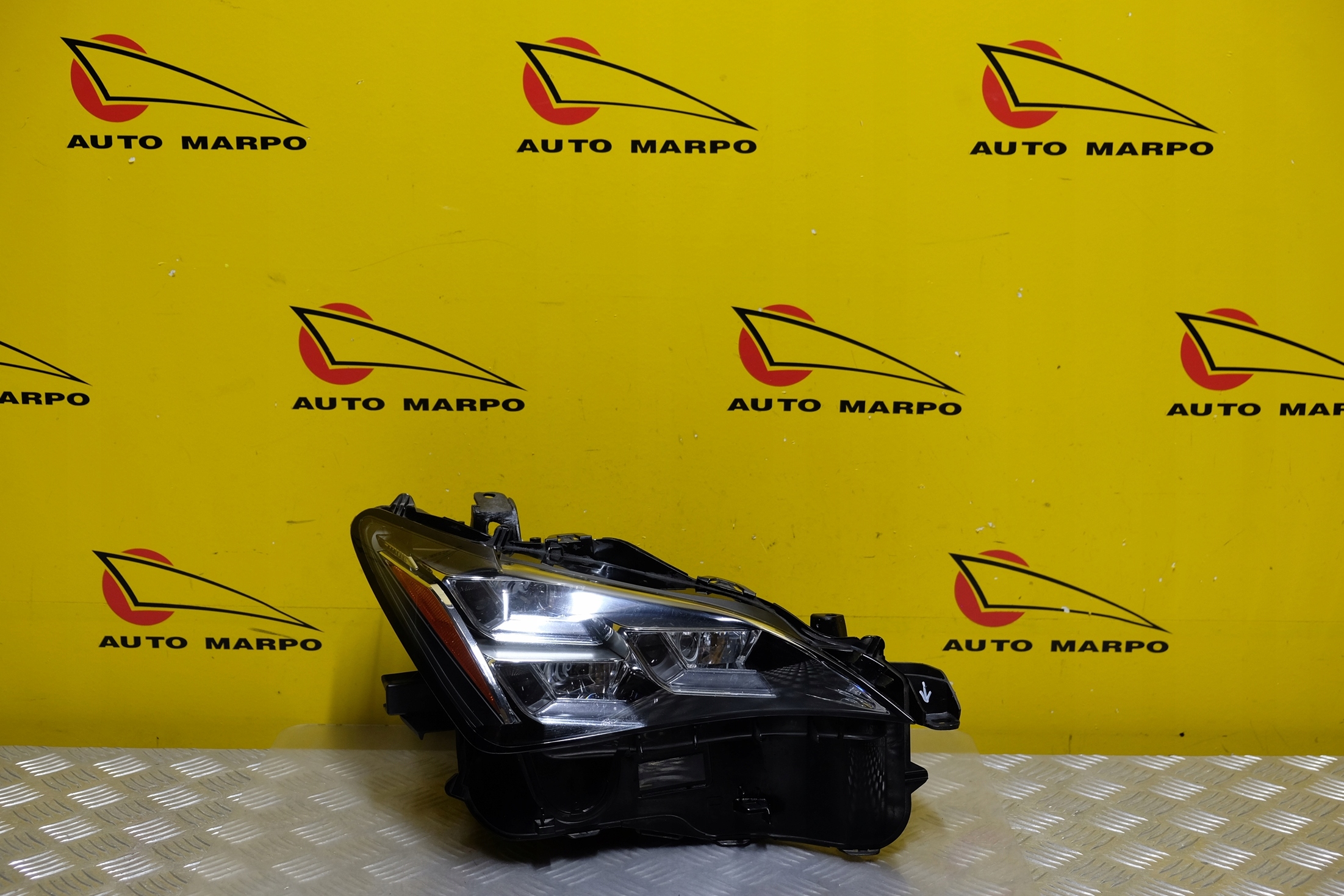 LEXUS RC RC200T RC300H RCF REFLEKTOR LED LAMPA USA Strona zabudowy prawa