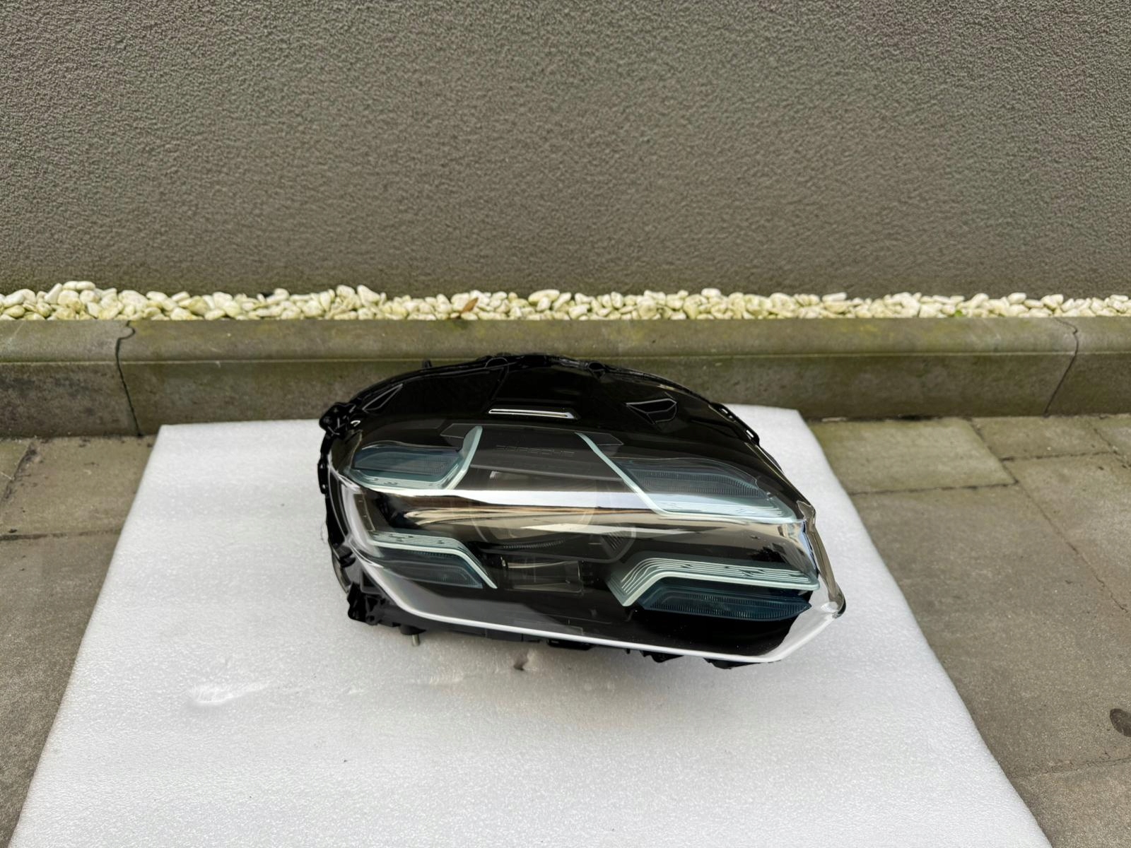 light right Porsche Taycan Full Led Matrix 9JA