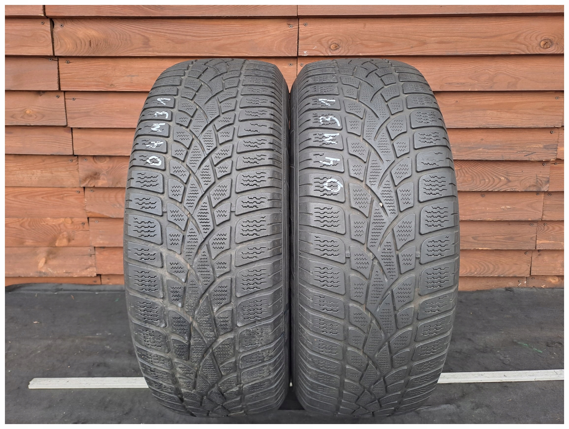 2 зимние шины 235/65 17 DUNLOP 5/4 мм 04M31