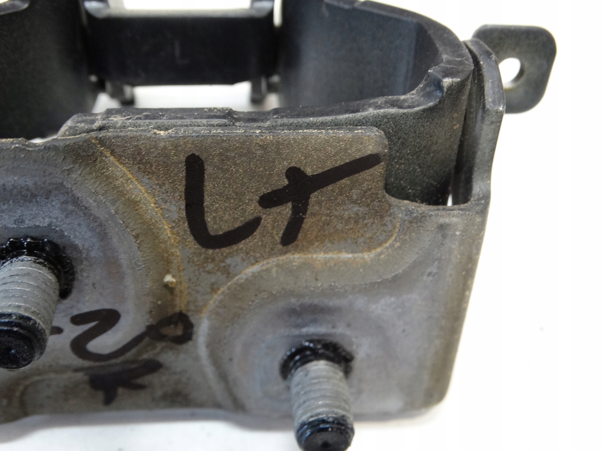 hinge bonnet boot left BMW 1 F20 2013R. 7239875